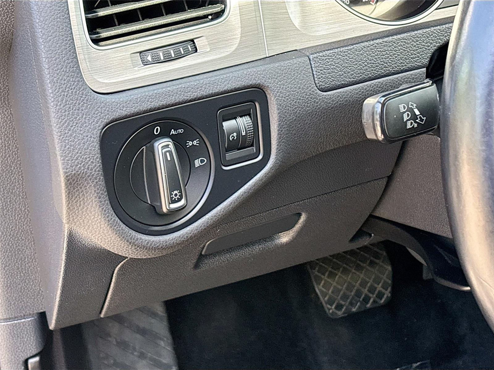 2017 Volkswagen Golf Wolfsburg Edition