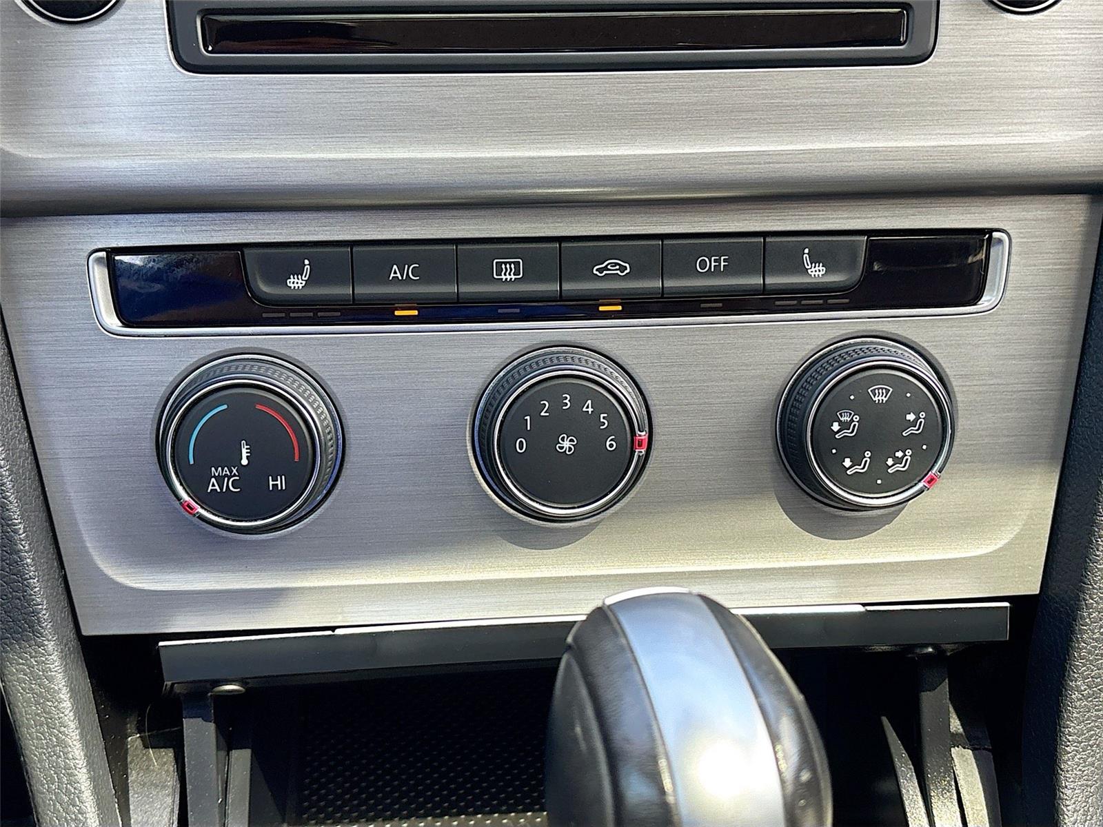 2017 Volkswagen Golf Wolfsburg Edition