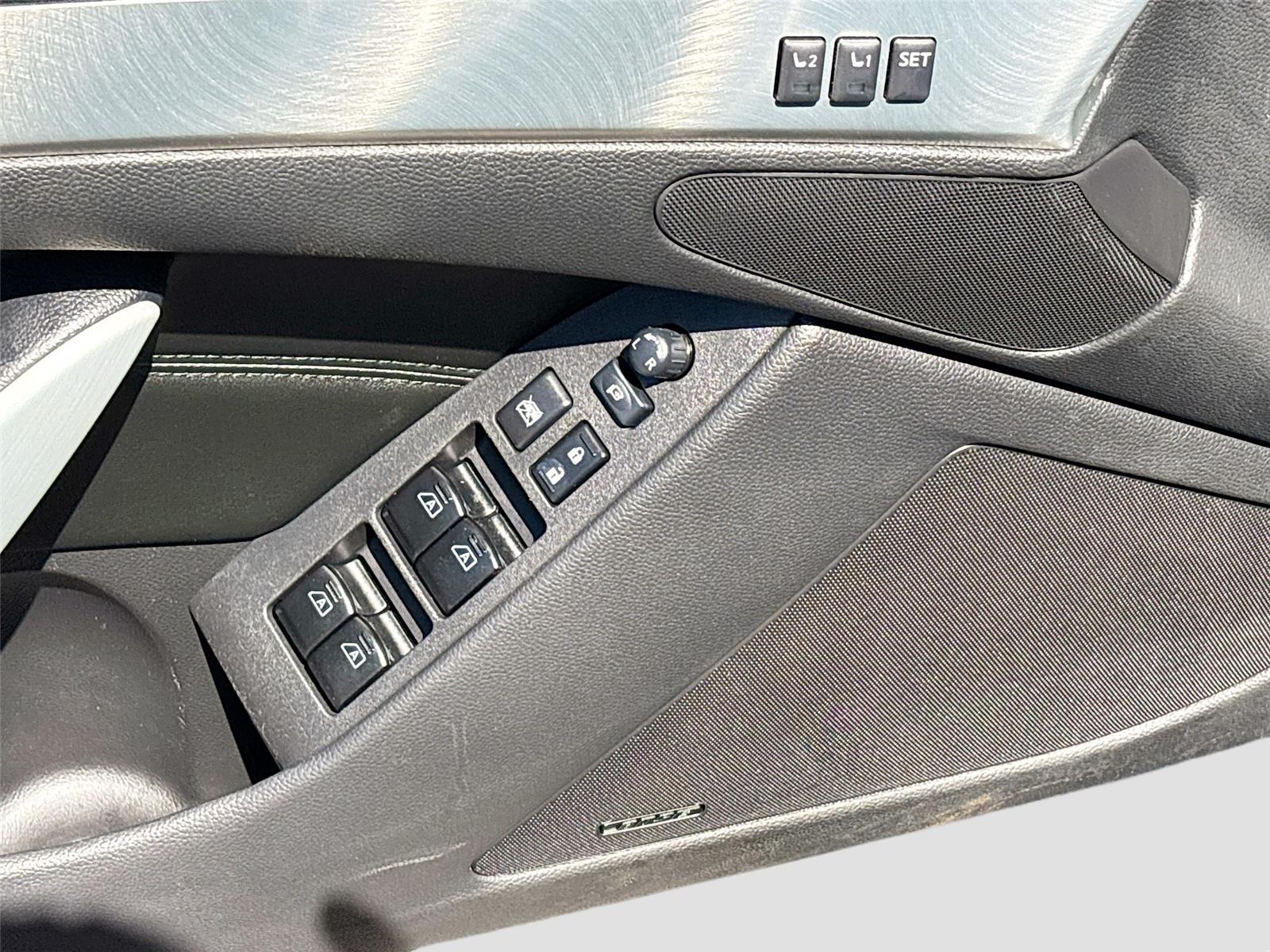 2014 INFINITI Q60 Convertible