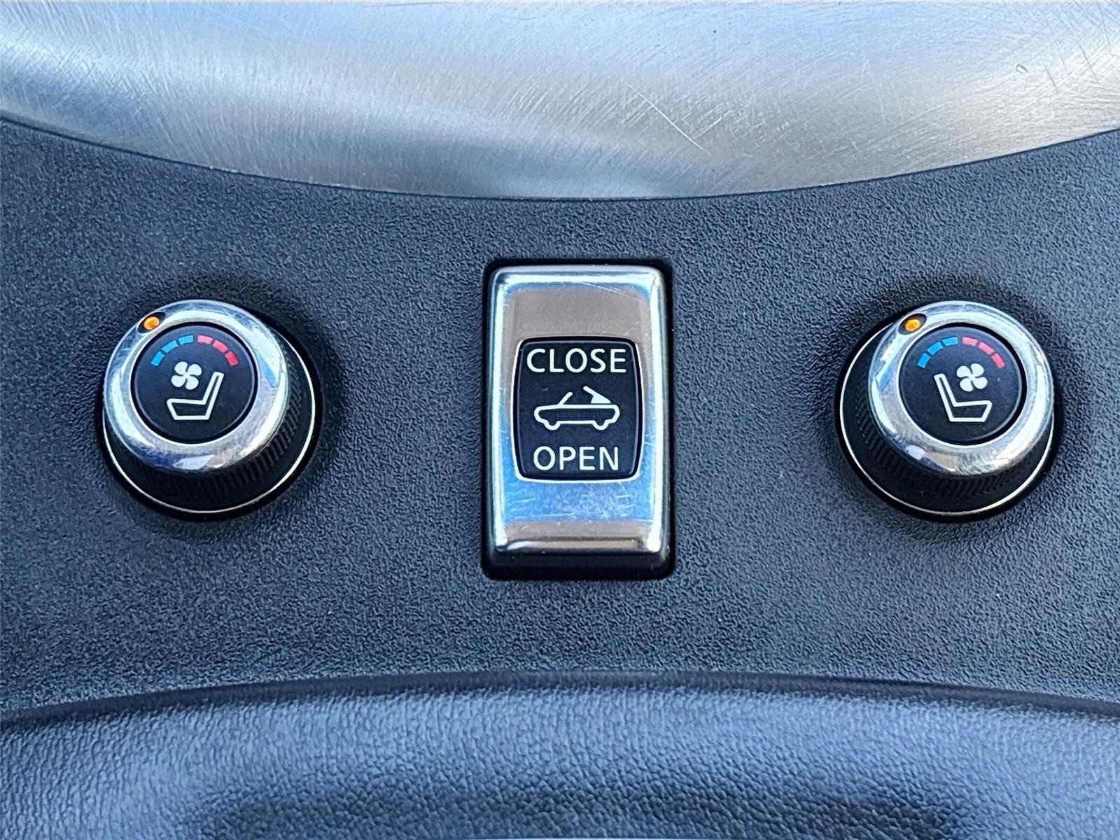 2014 INFINITI Q60 Convertible