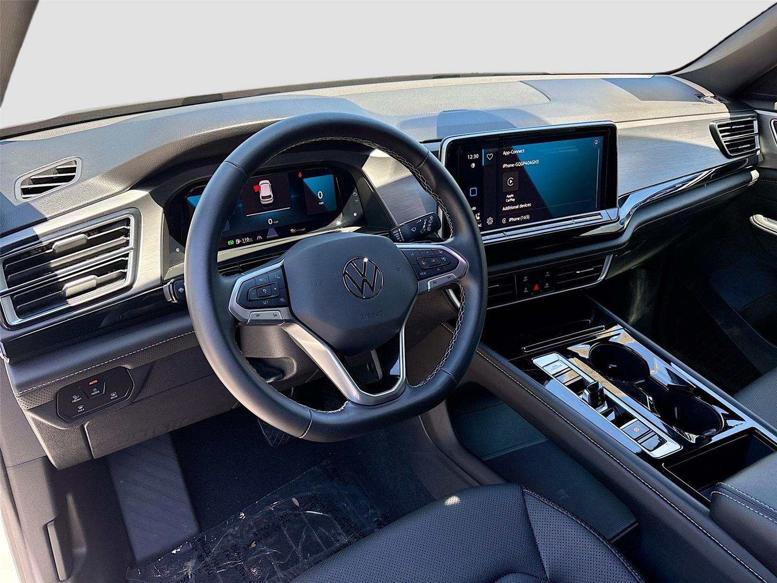 2025 Volkswagen Atlas Cross Sport 2.0T SE w/Technology