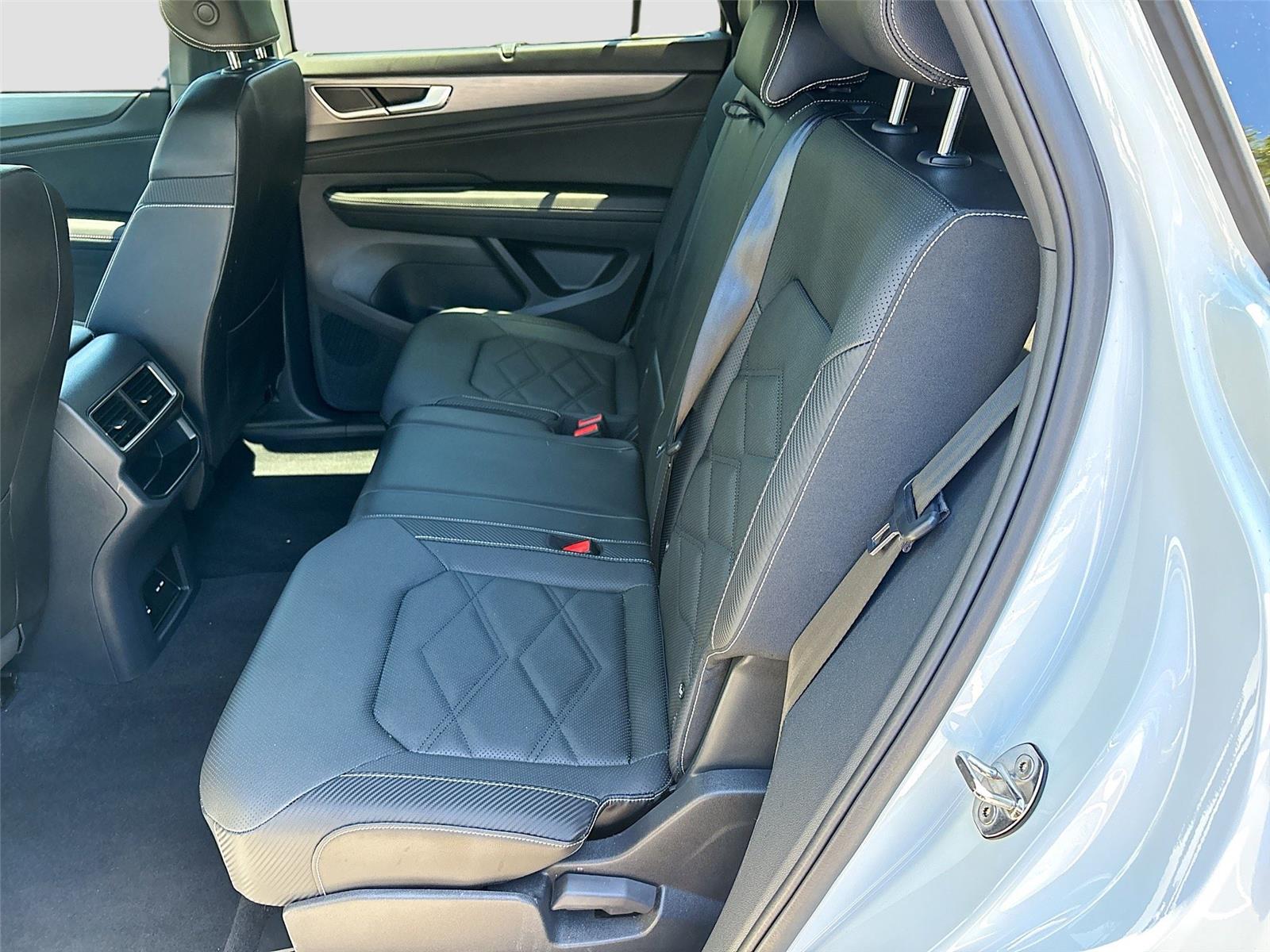 2025 Volkswagen Atlas Cross Sport 2.0T SE w/Technology