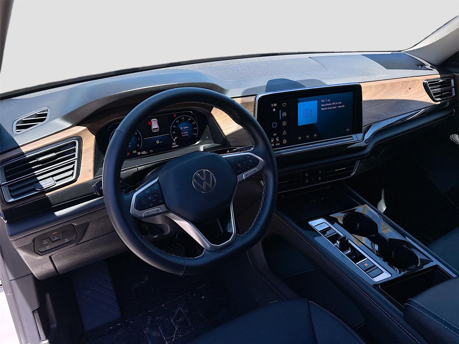 2025 Volkswagen Atlas 2.0T SE w/Technology