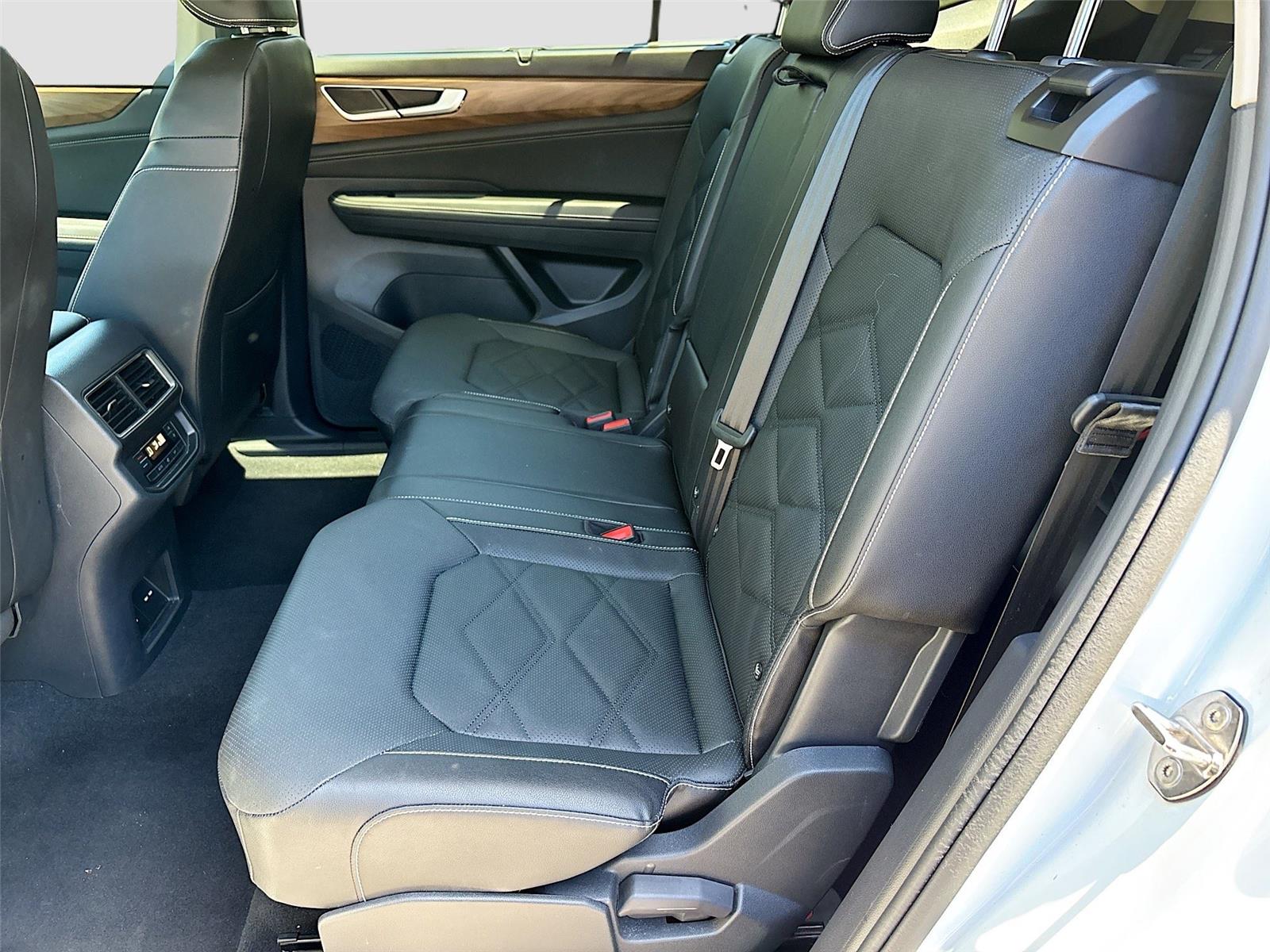 2025 Volkswagen Atlas 2.0T SE w/Technology