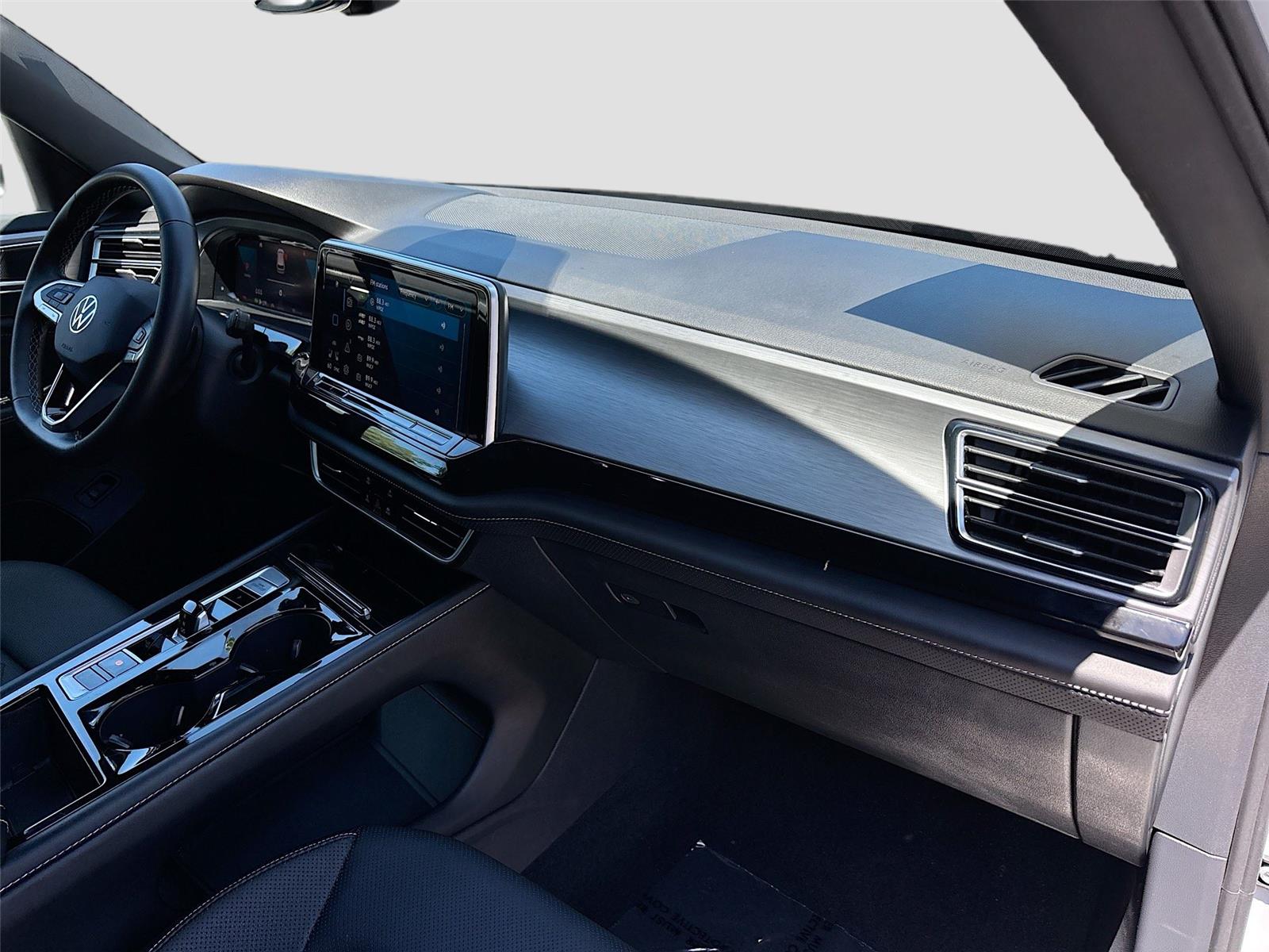 2025 Volkswagen Atlas Cross Sport 2.0T SE w/Technology