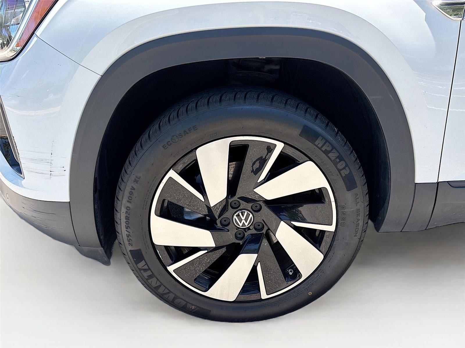 2025 Volkswagen Atlas Cross Sport 2.0T SE w/Technology