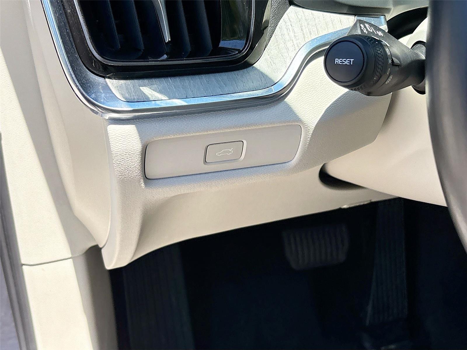 2025 Volvo V60 Cross Country Plus