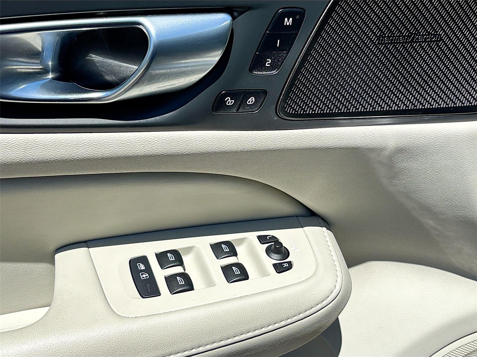 2025 Volvo V60 Cross Country Plus