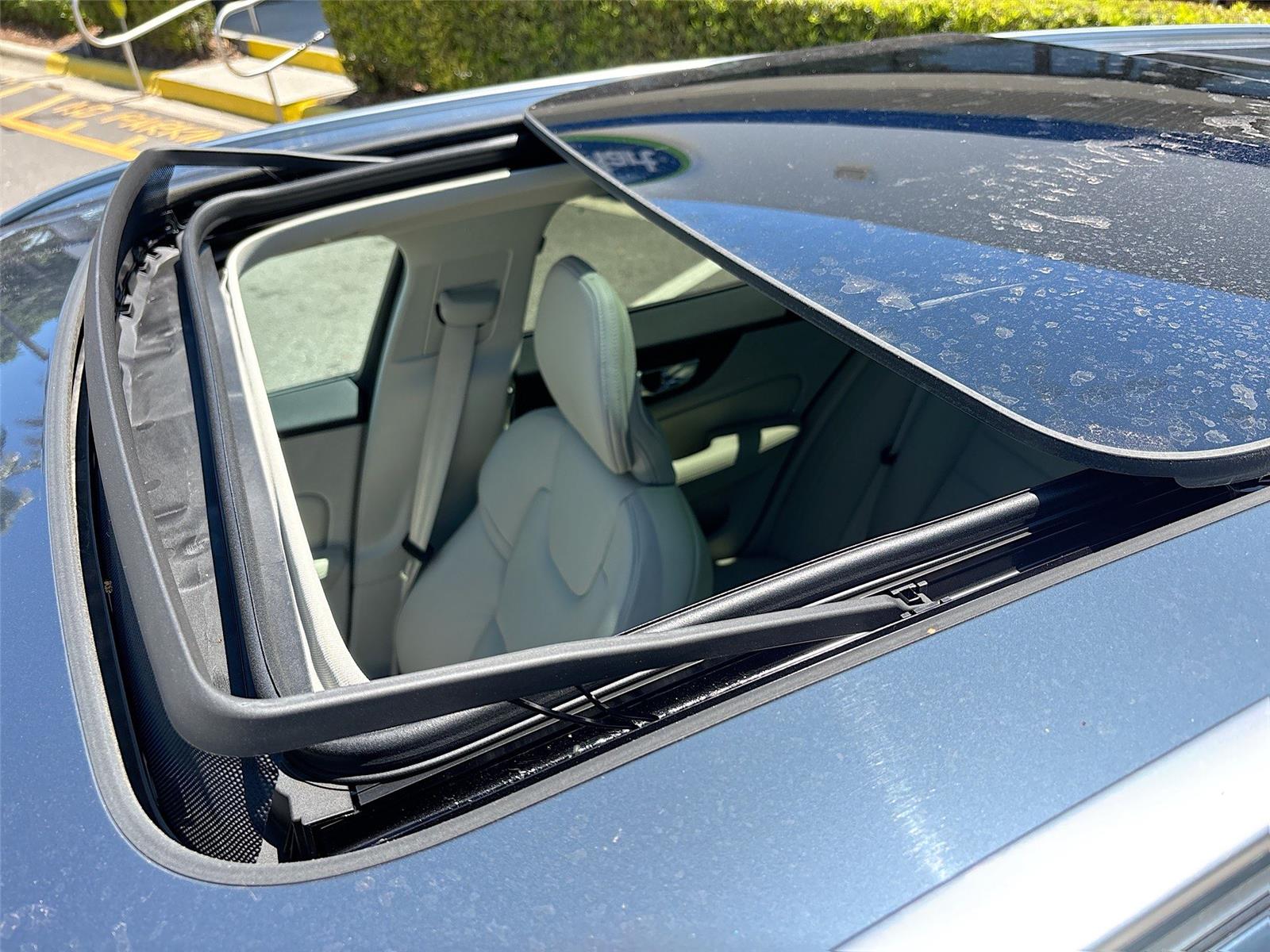 2025 Volvo V60 Cross Country Plus