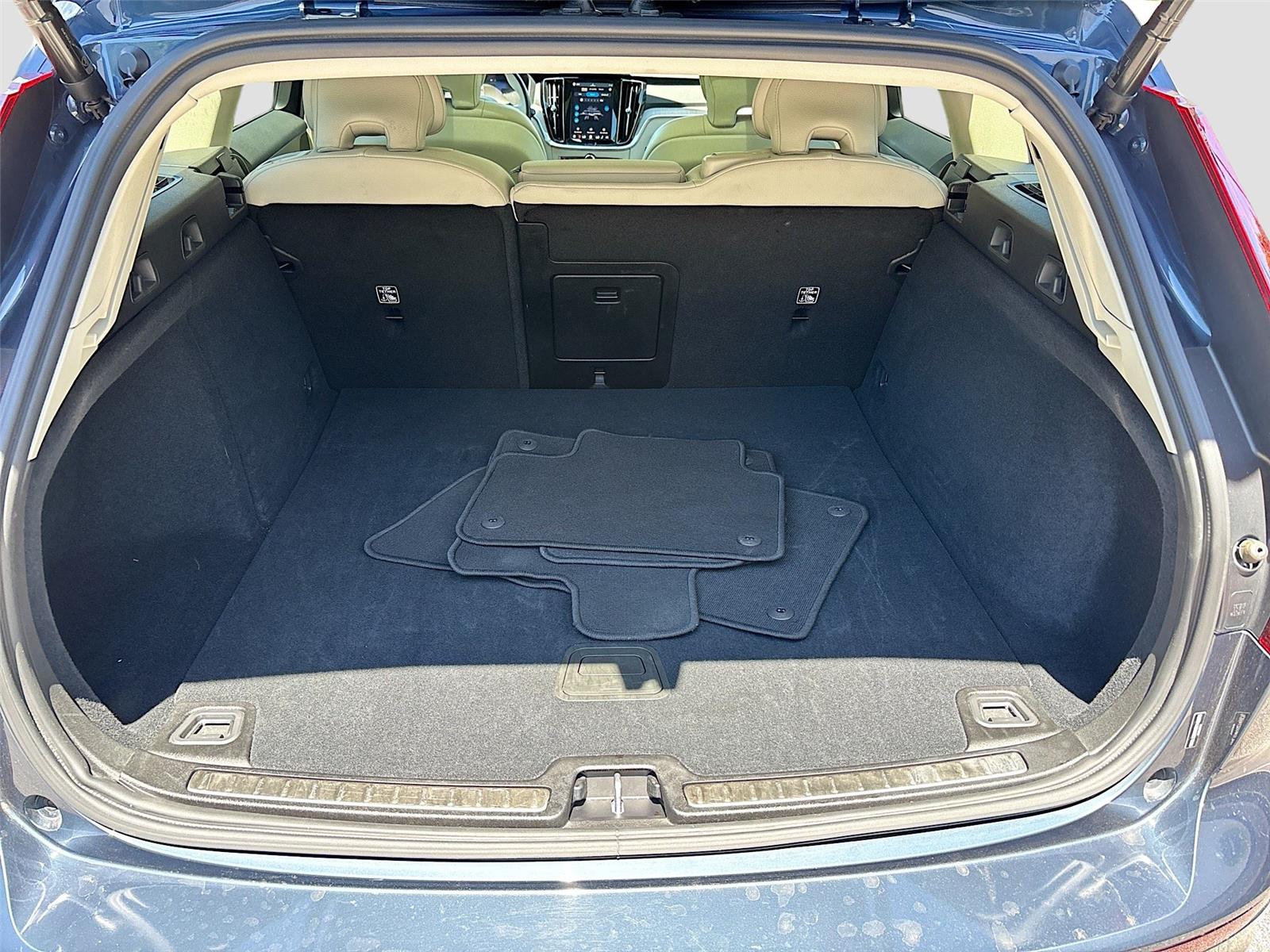 2025 Volvo V60 Cross Country Plus