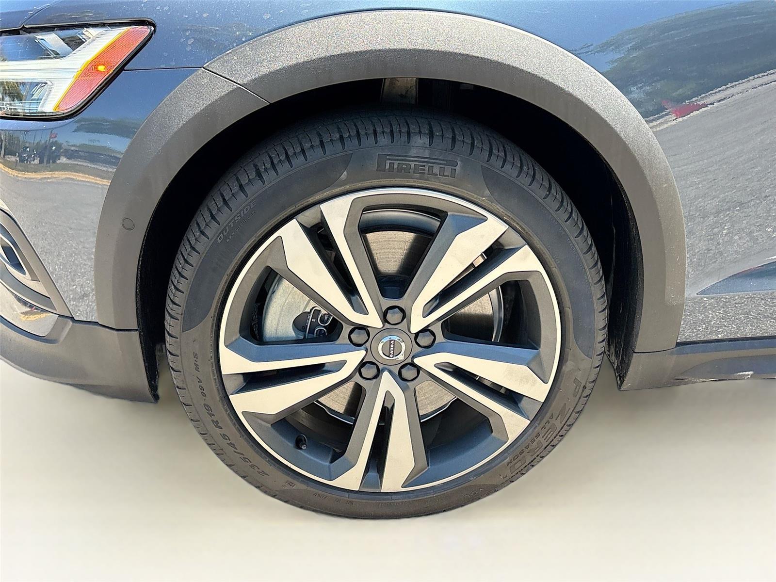 2025 Volvo V60 Cross Country Plus