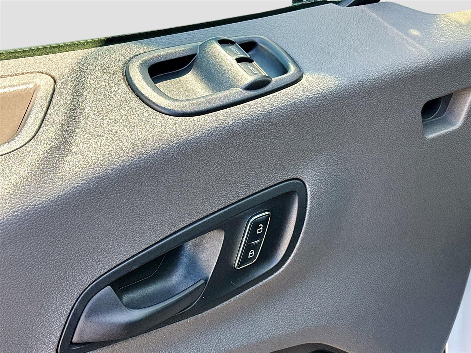 2024 Ford Transit Passenger Wagon XLT