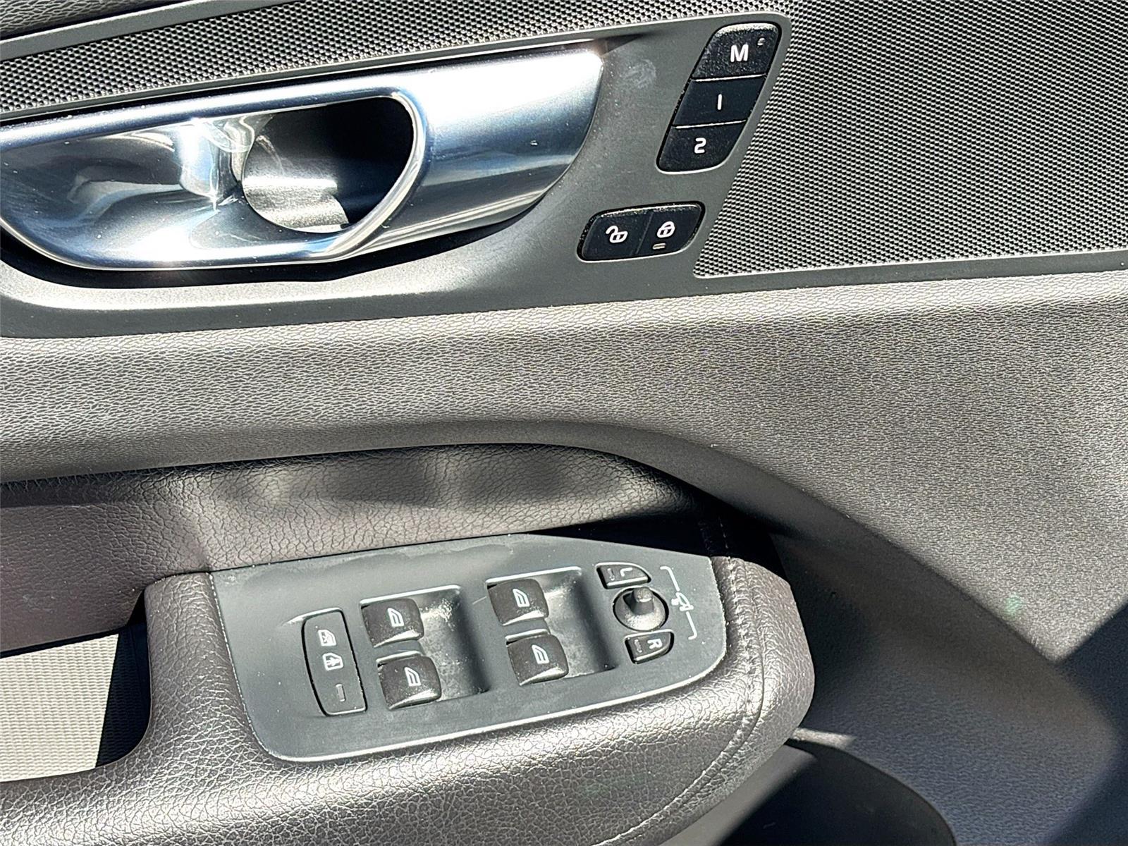 2020 Volvo XC60 Momentum