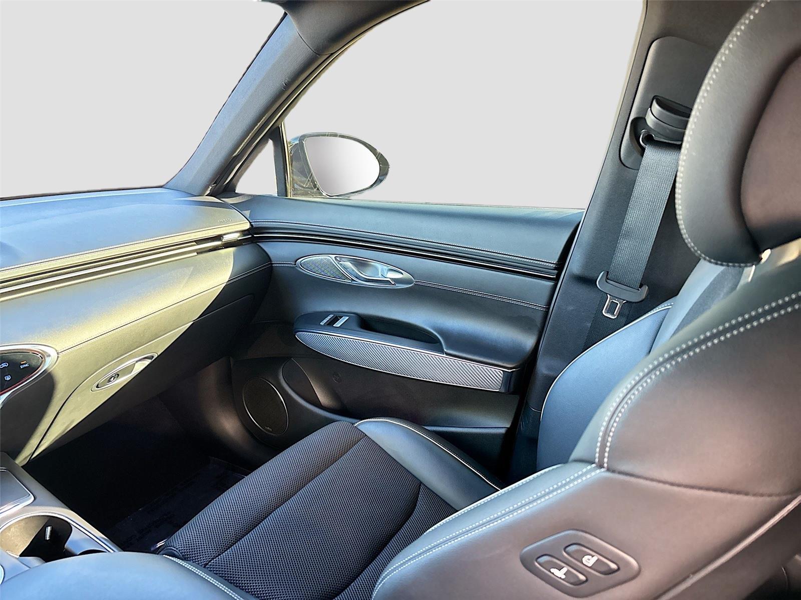 2024 Genesis GV70 2.5T