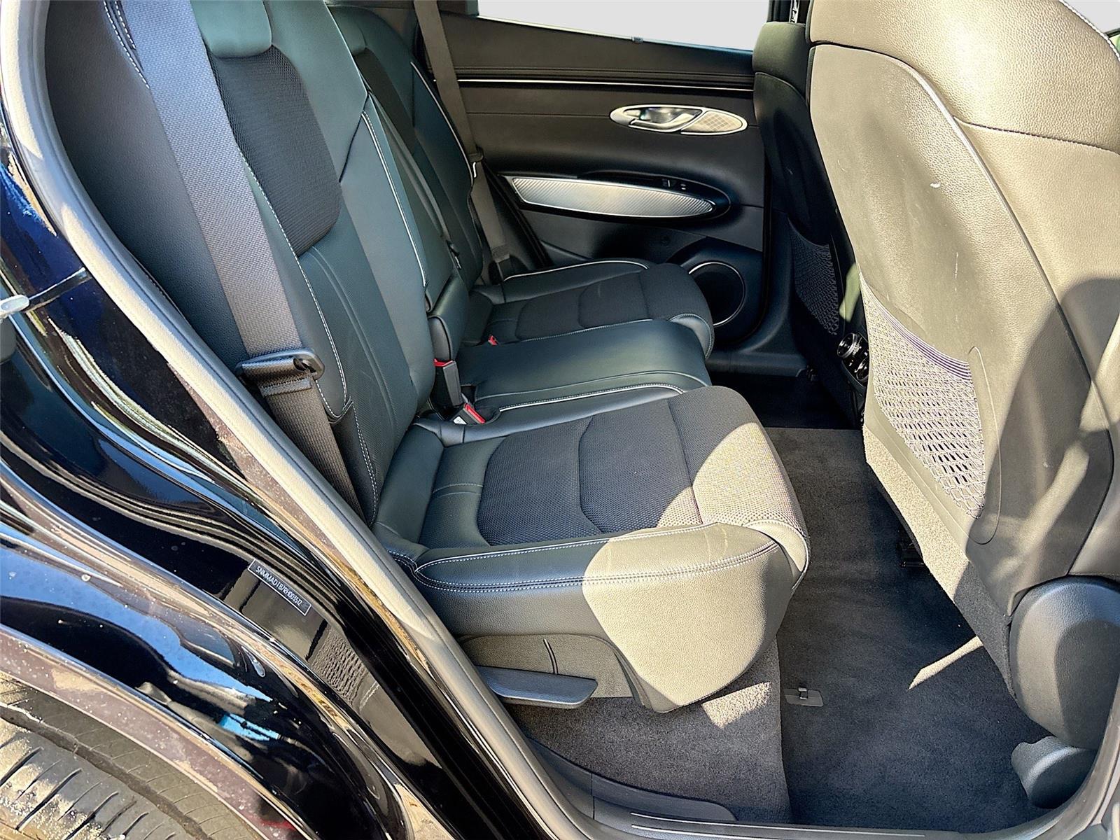 2024 Genesis GV70 2.5T