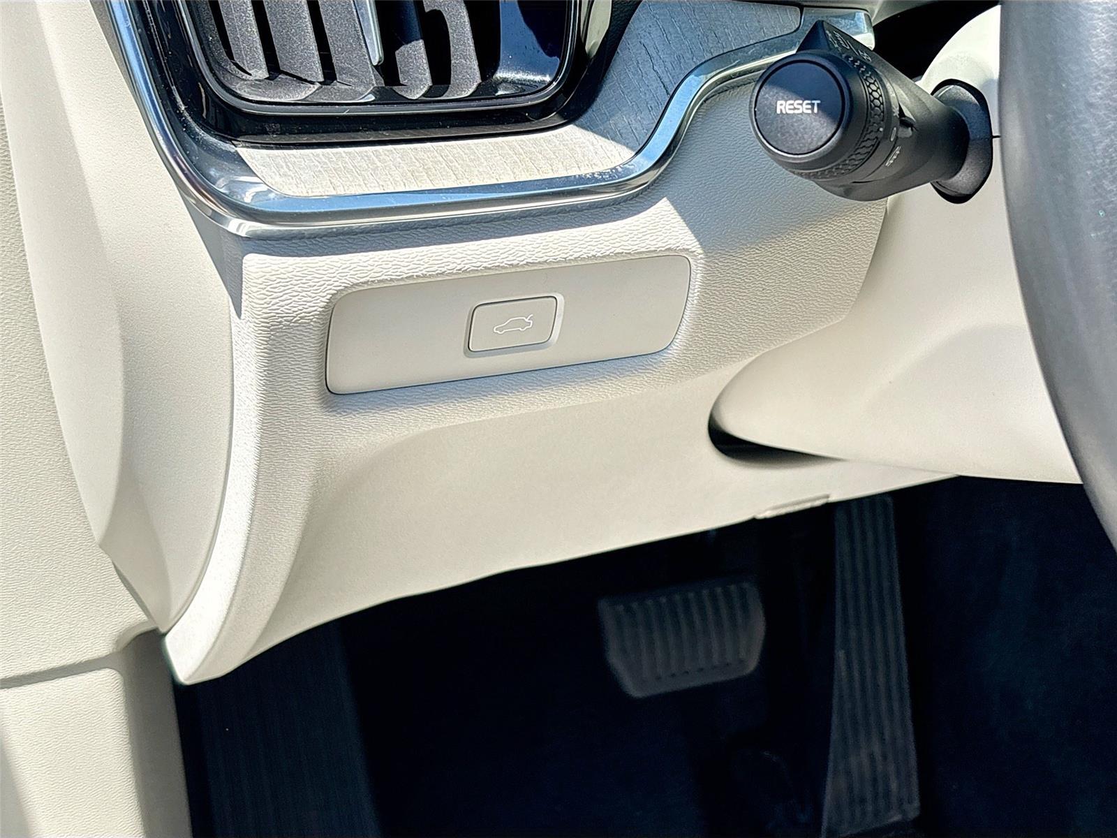 2025 Volvo V60 Cross Country Plus