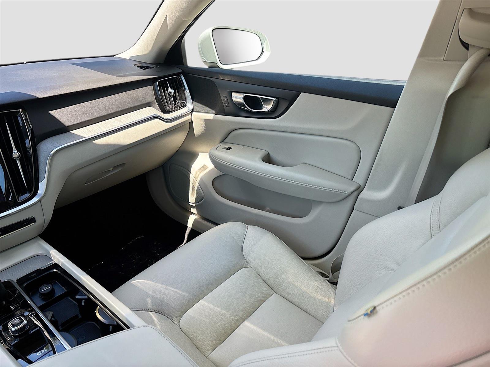 2025 Volvo V60 Cross Country Plus