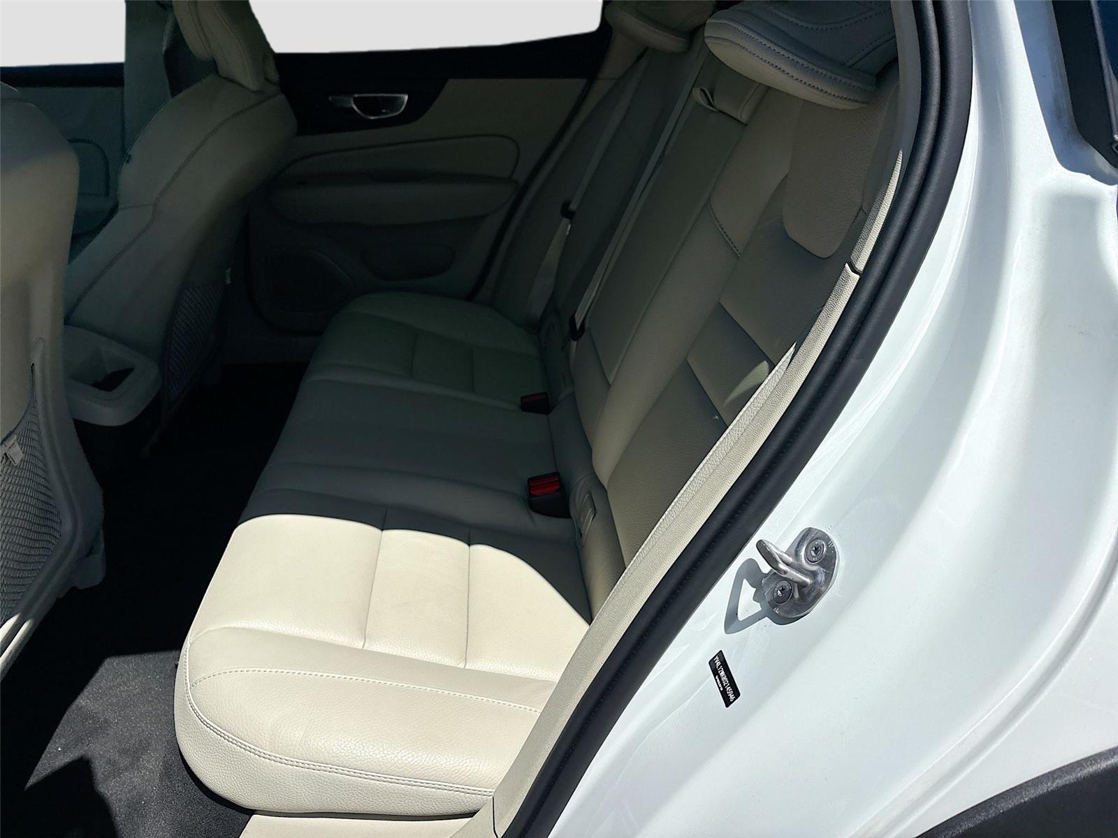 2025 Volvo V60 Cross Country Plus