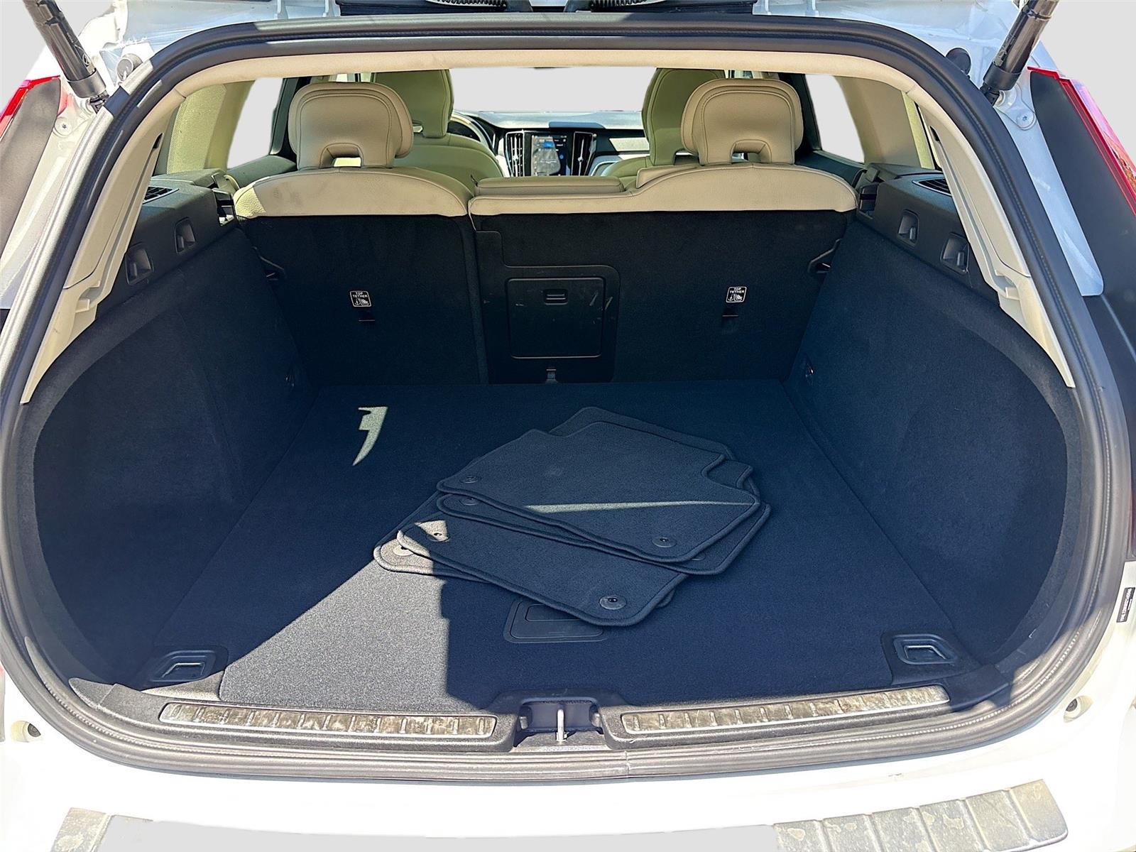 2025 Volvo V60 Cross Country Plus