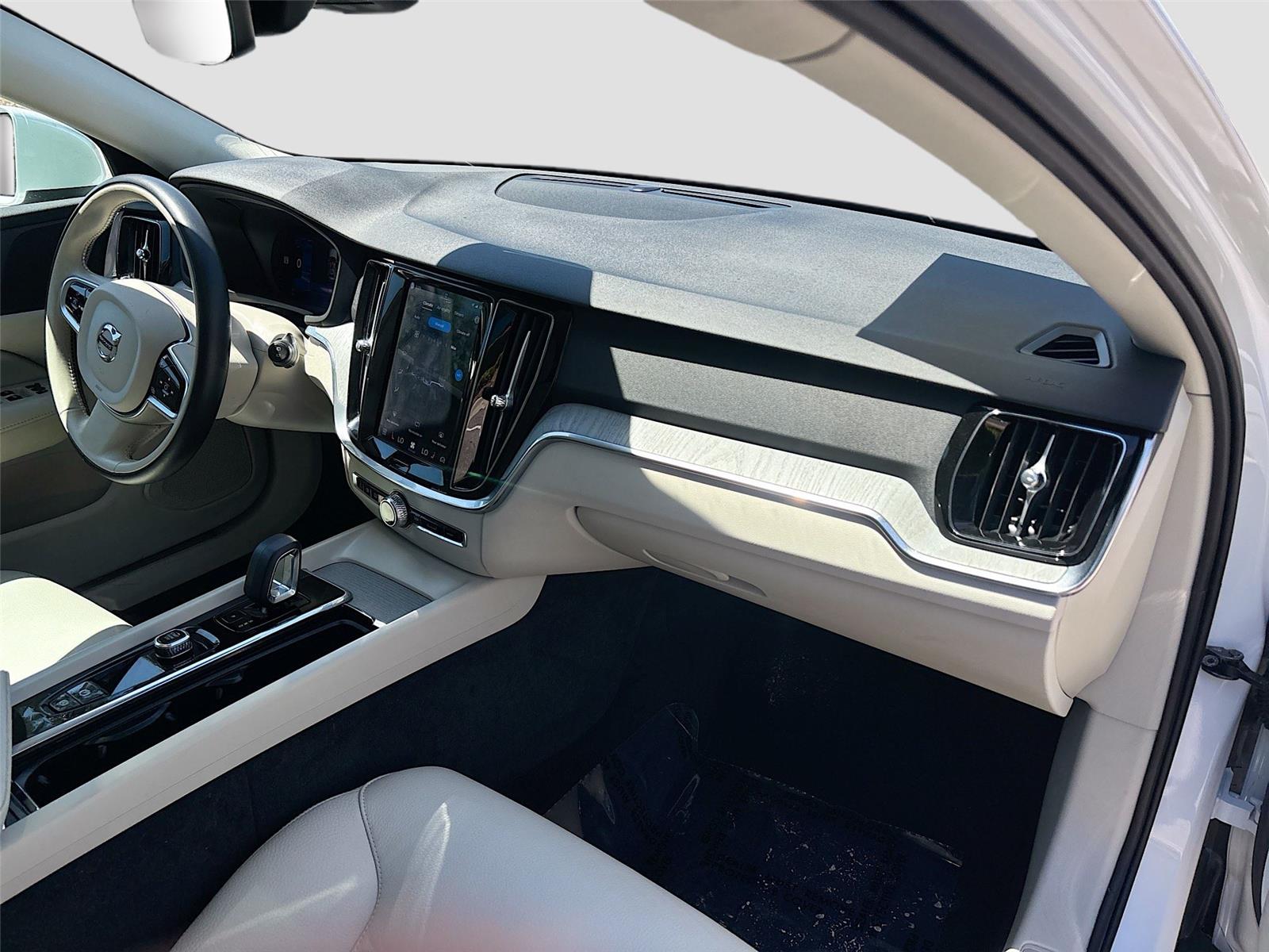 2025 Volvo V60 Cross Country Plus