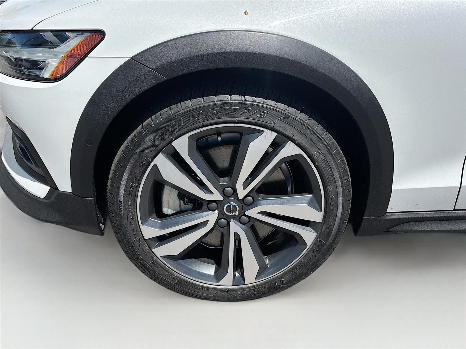 2025 Volvo V60 Cross Country Plus