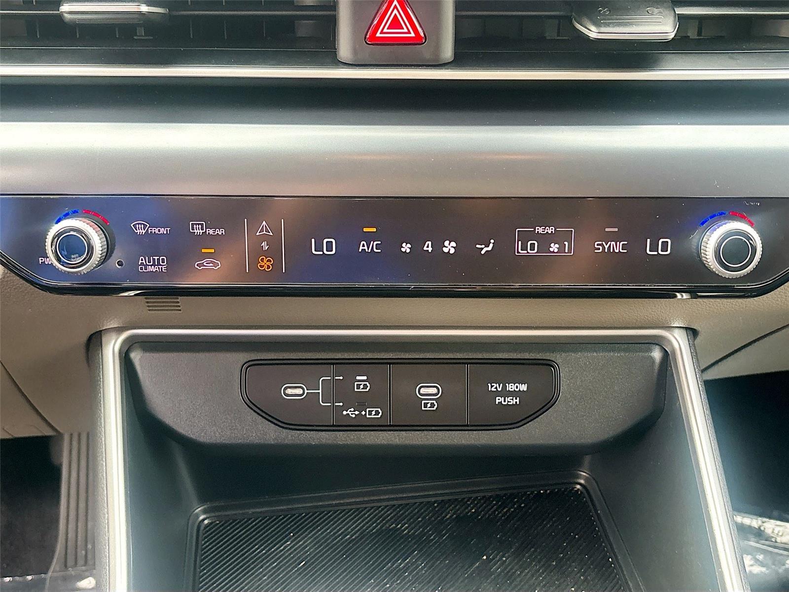 2025 Kia Carnival LXS