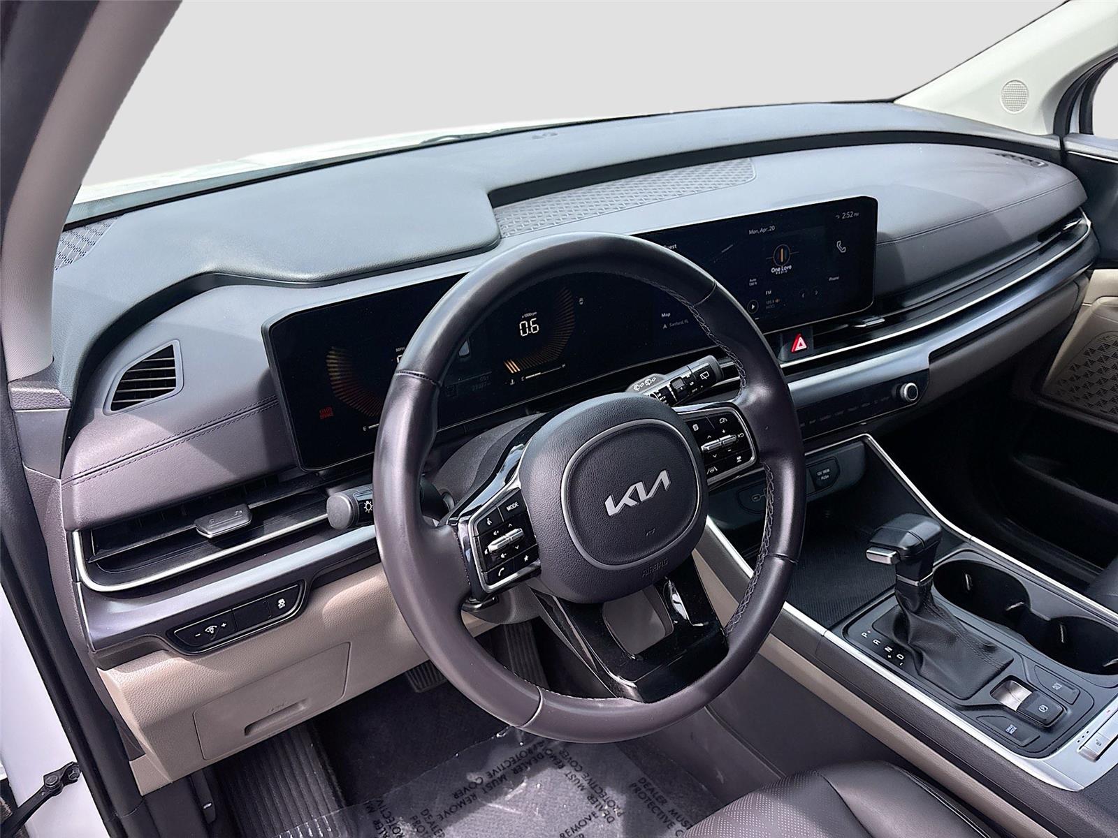 2025 Kia Carnival LXS