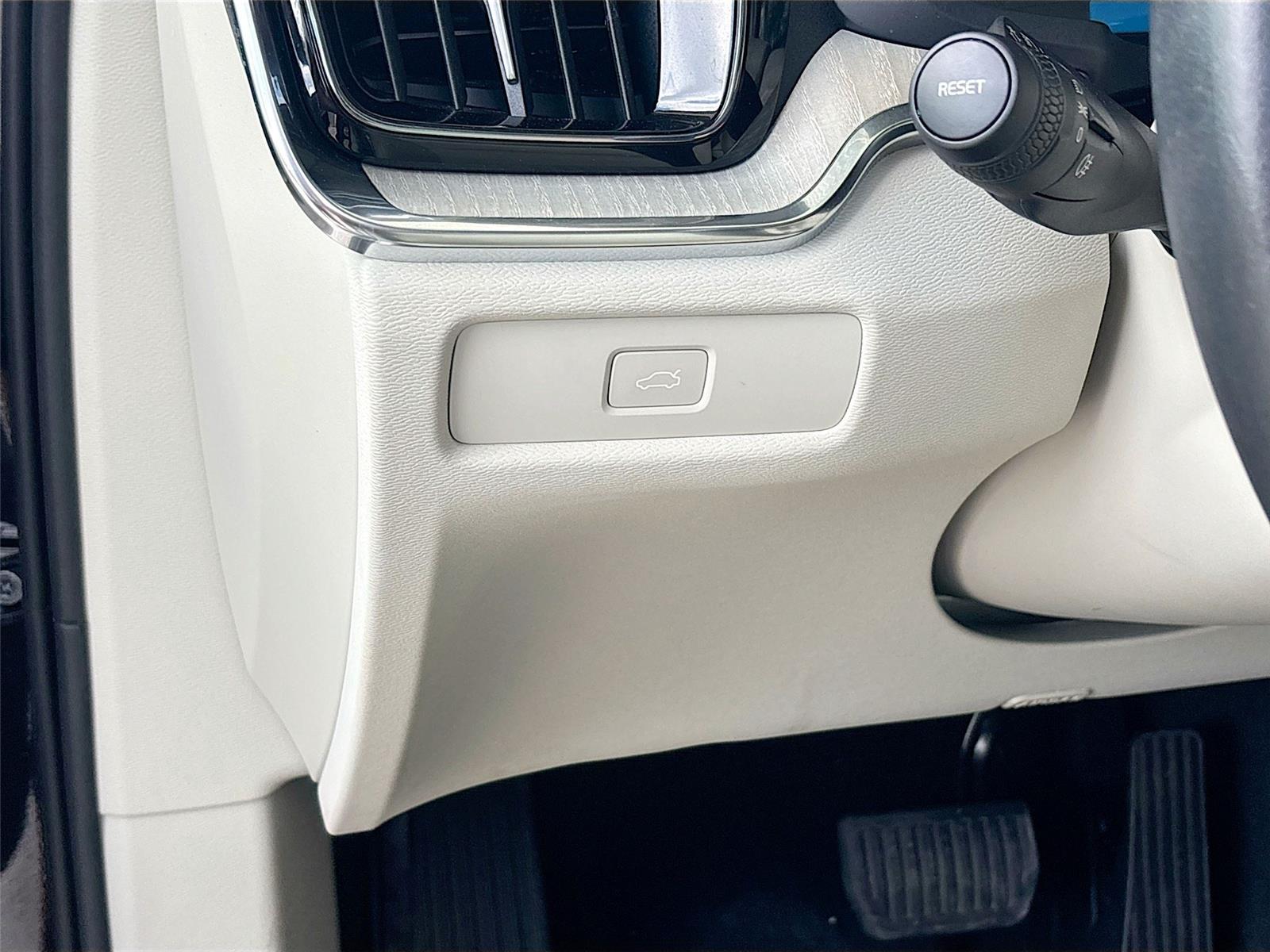 2025 Volvo V60 Cross Country Plus