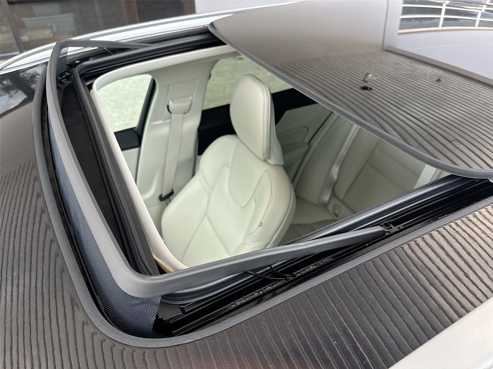 2025 Volvo V60 Cross Country Plus