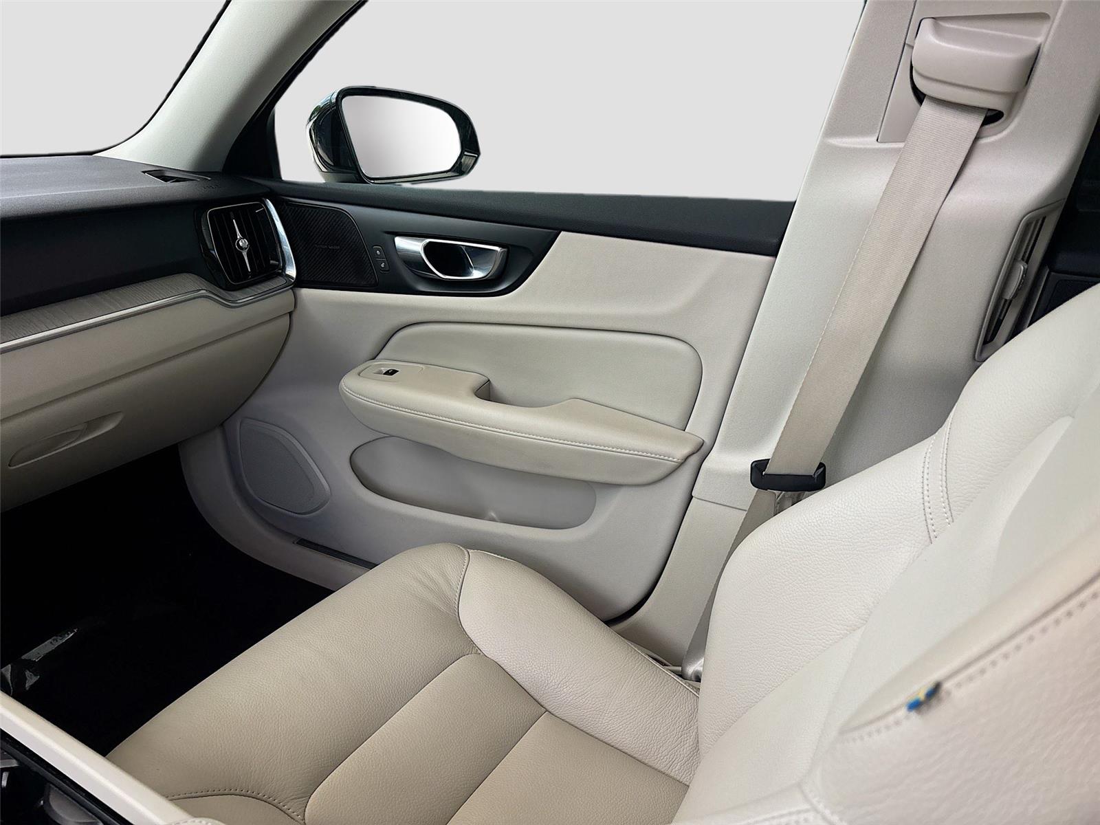 2025 Volvo V60 Cross Country Plus