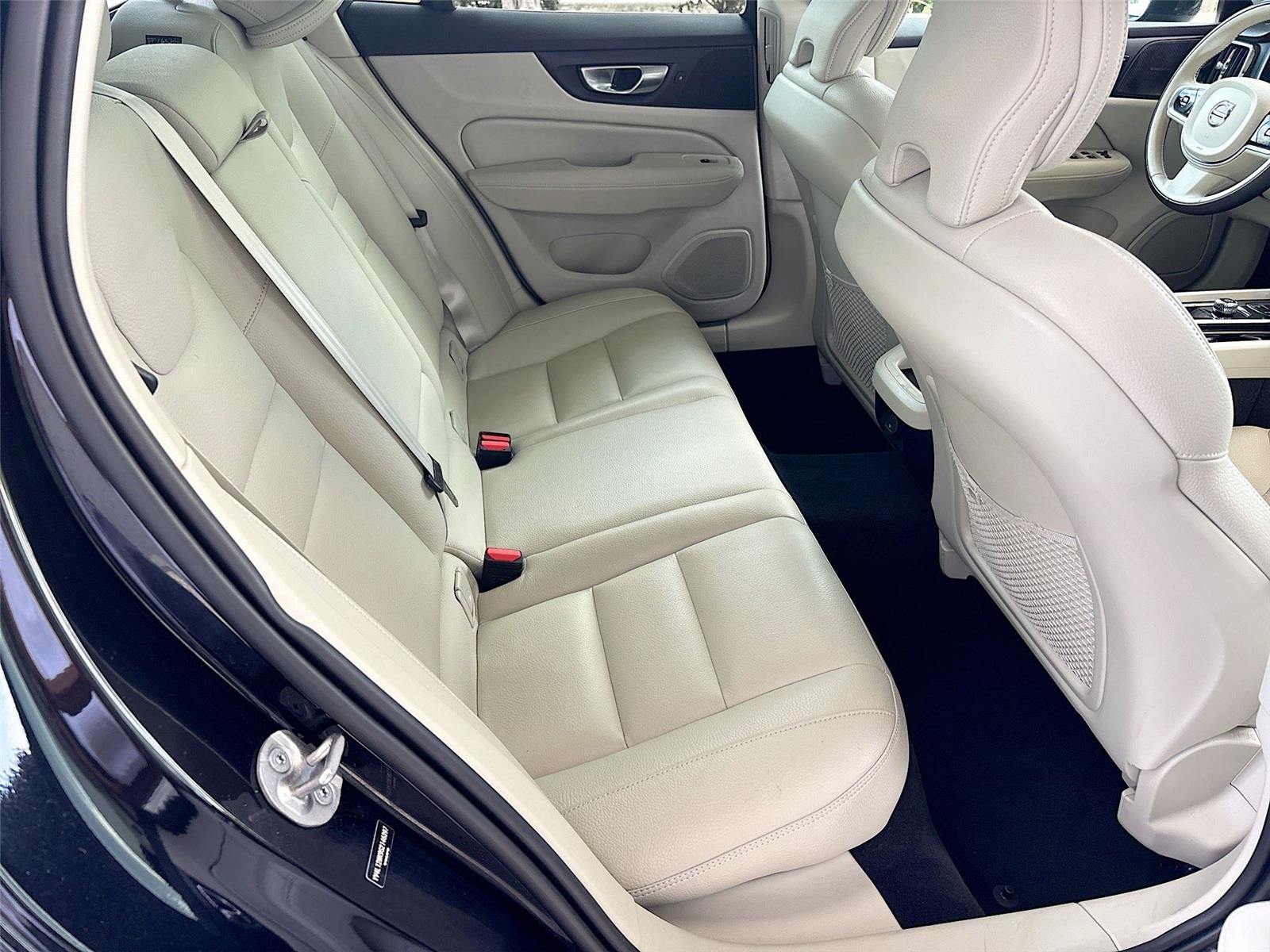 2025 Volvo V60 Cross Country Plus