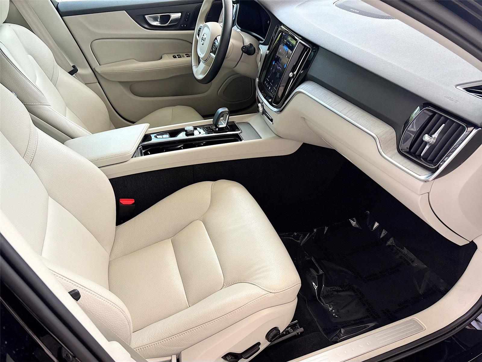 2025 Volvo V60 Cross Country Plus