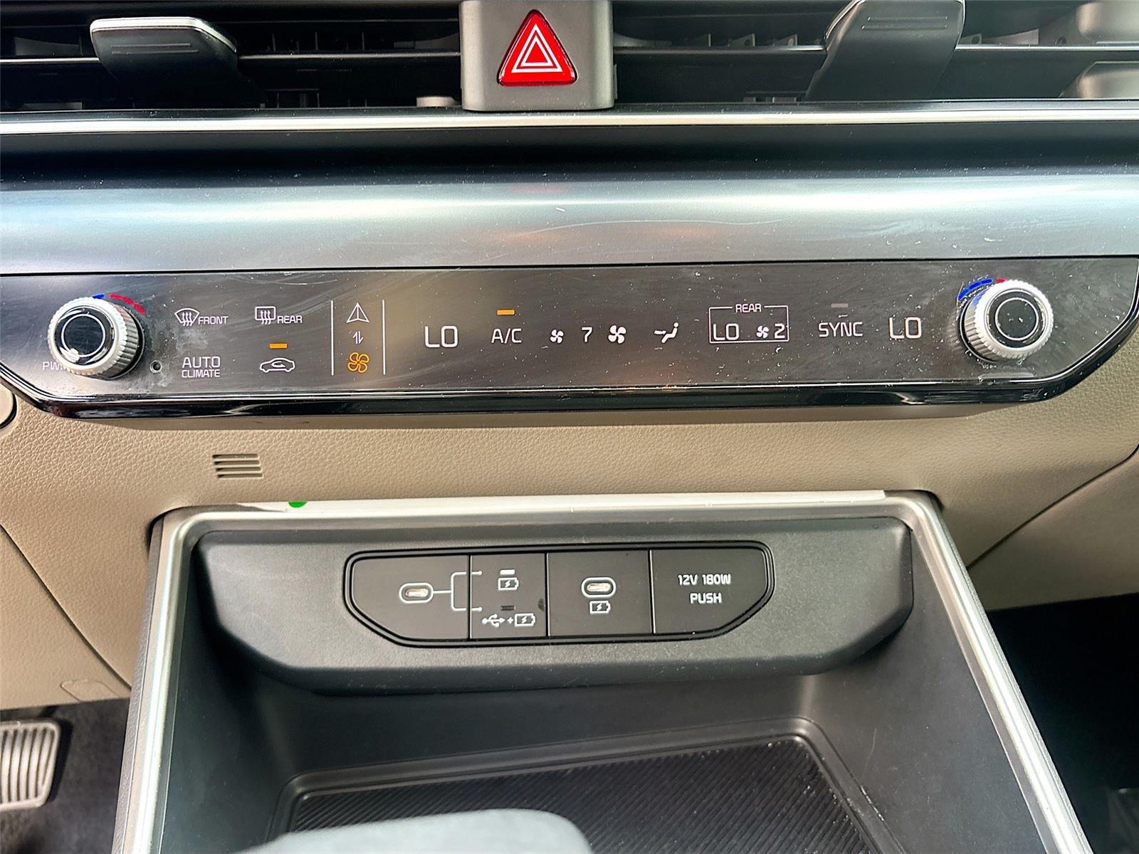 2025 Kia Carnival LXS