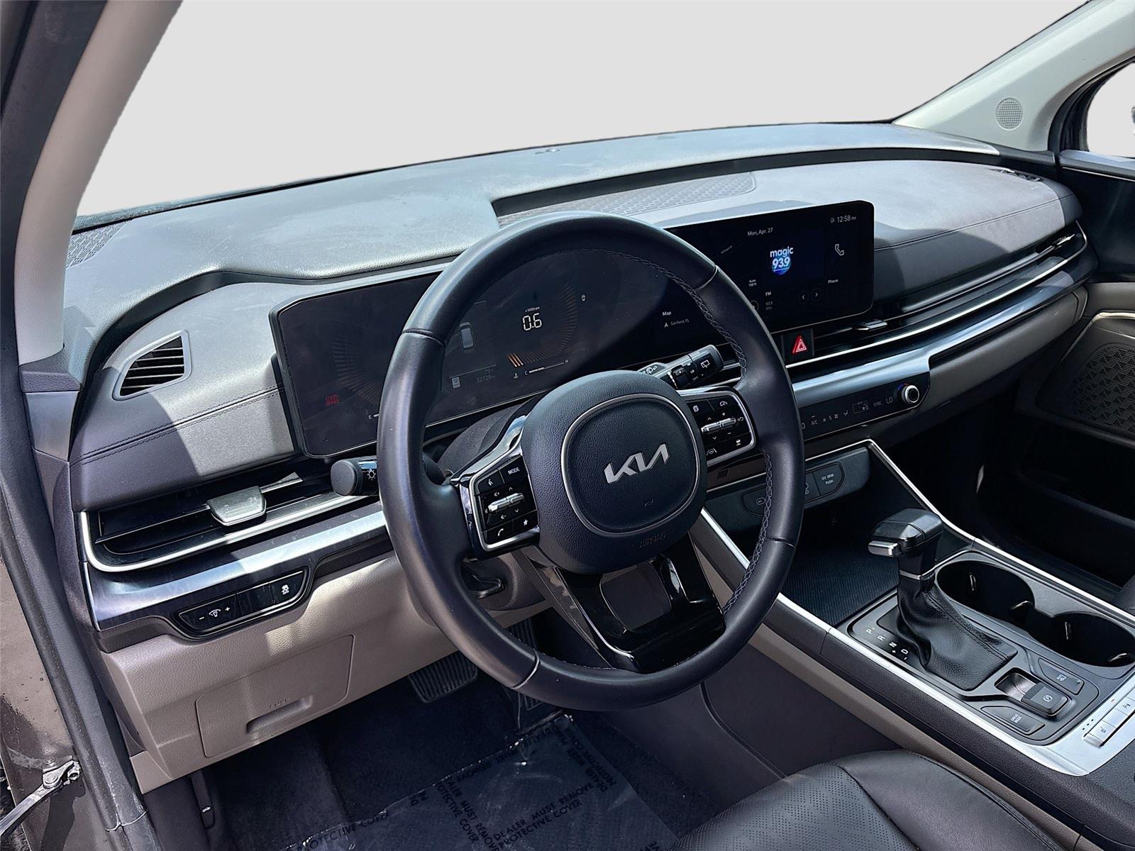 2025 Kia Carnival LXS