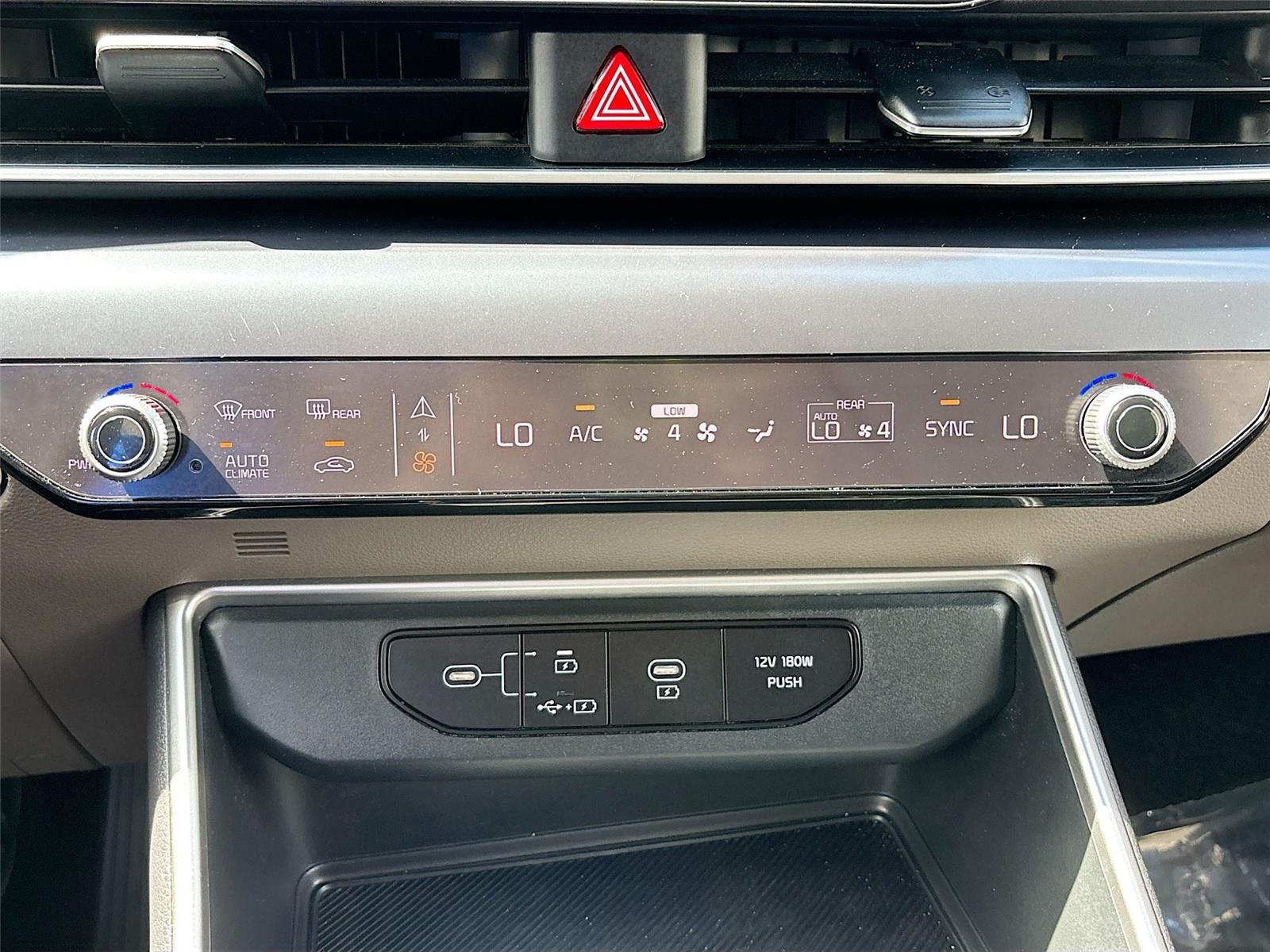 2025 Kia Carnival LXS