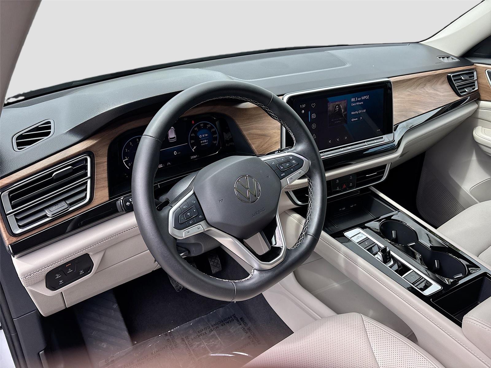 2025 Volkswagen Atlas 2.0T SE w/Technology