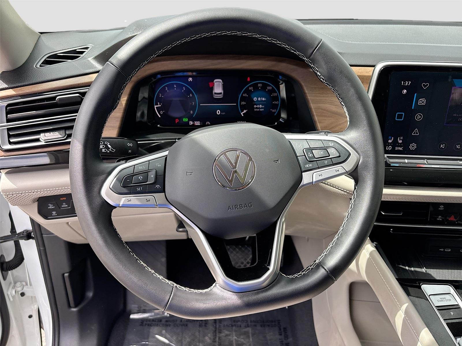 2025 Volkswagen Atlas 2.0T SE w/Technology