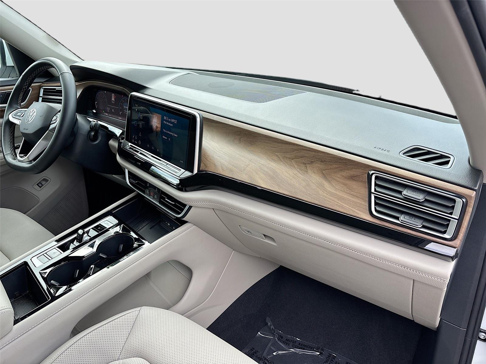 2025 Volkswagen Atlas 2.0T SE w/Technology