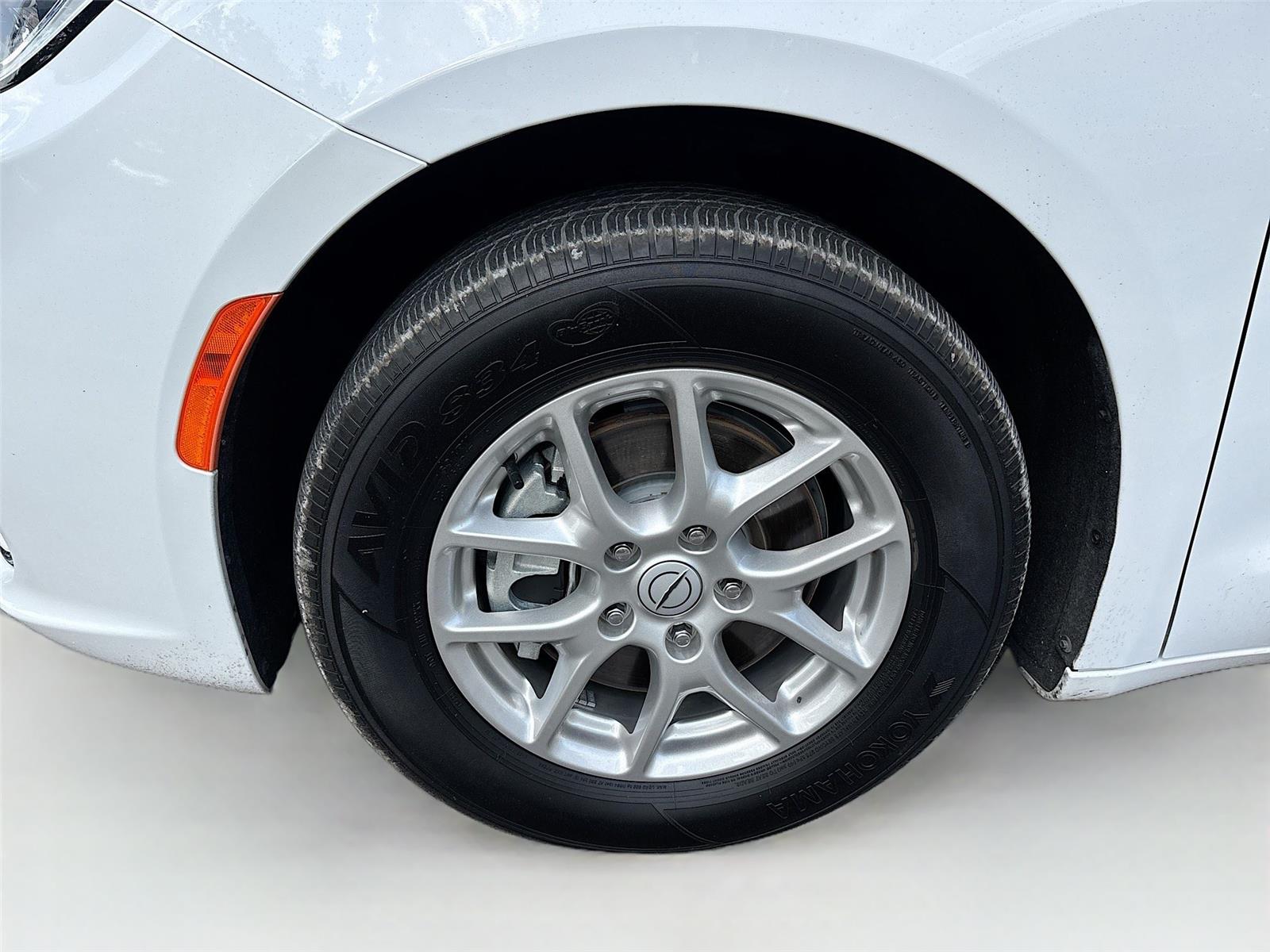 2025 Chrysler Pacifica Select