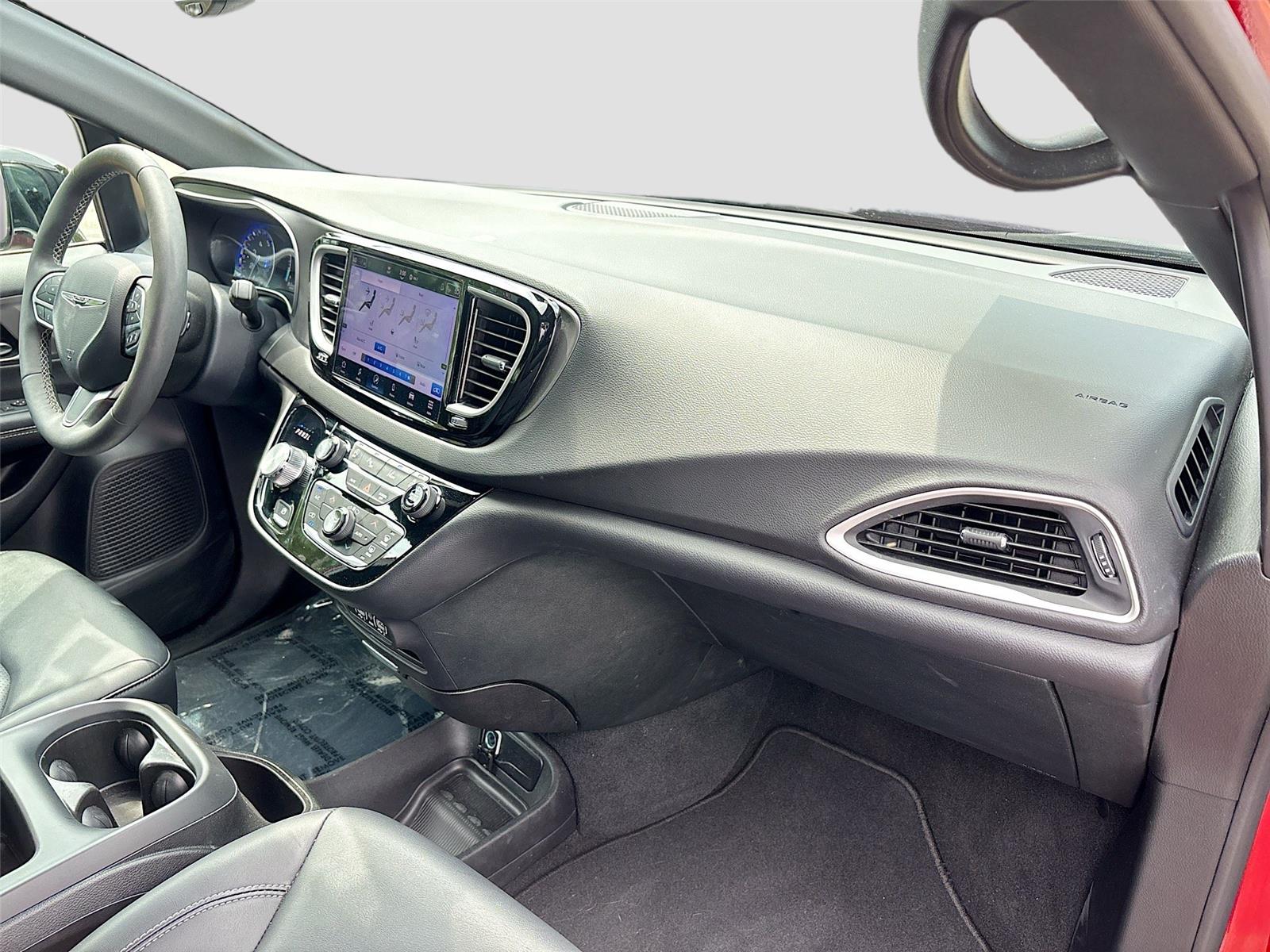 2025 Chrysler Pacifica Select