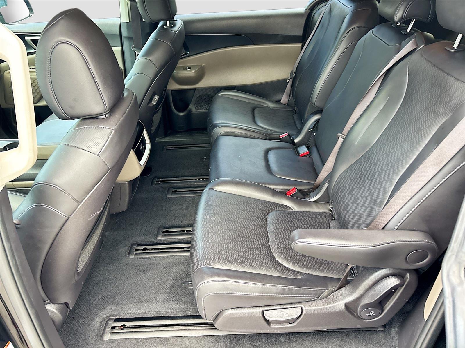 2025 Kia Carnival LXS