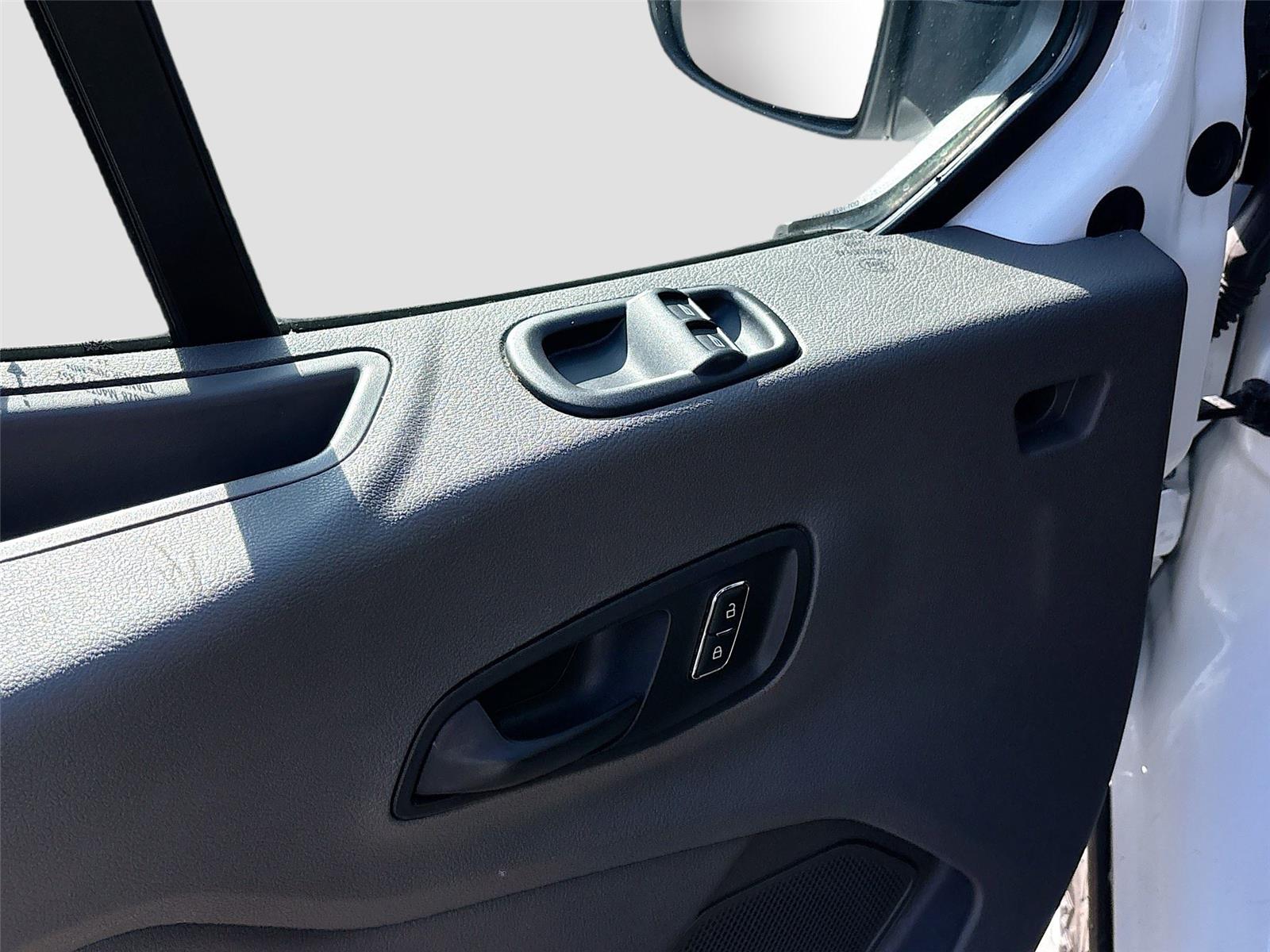 2024 Ford Transit Passenger Wagon XLT