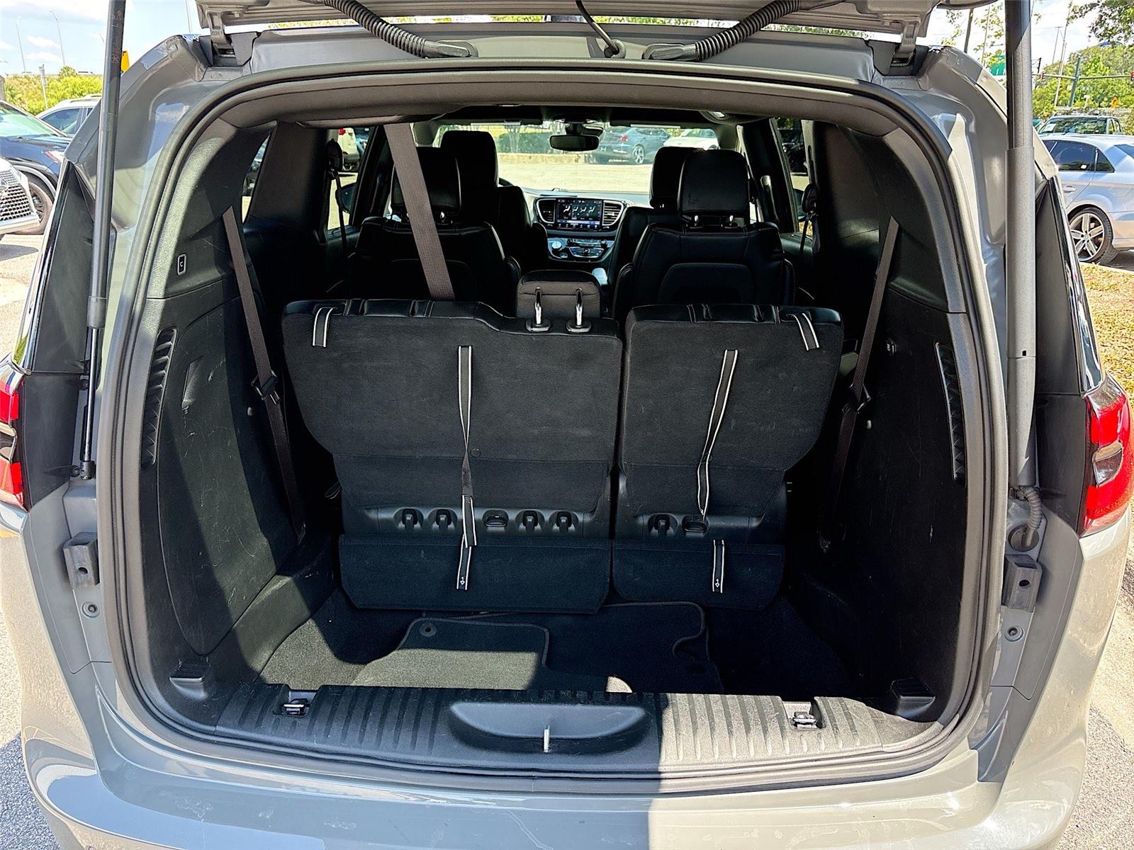 2025 Chrysler Pacifica Select