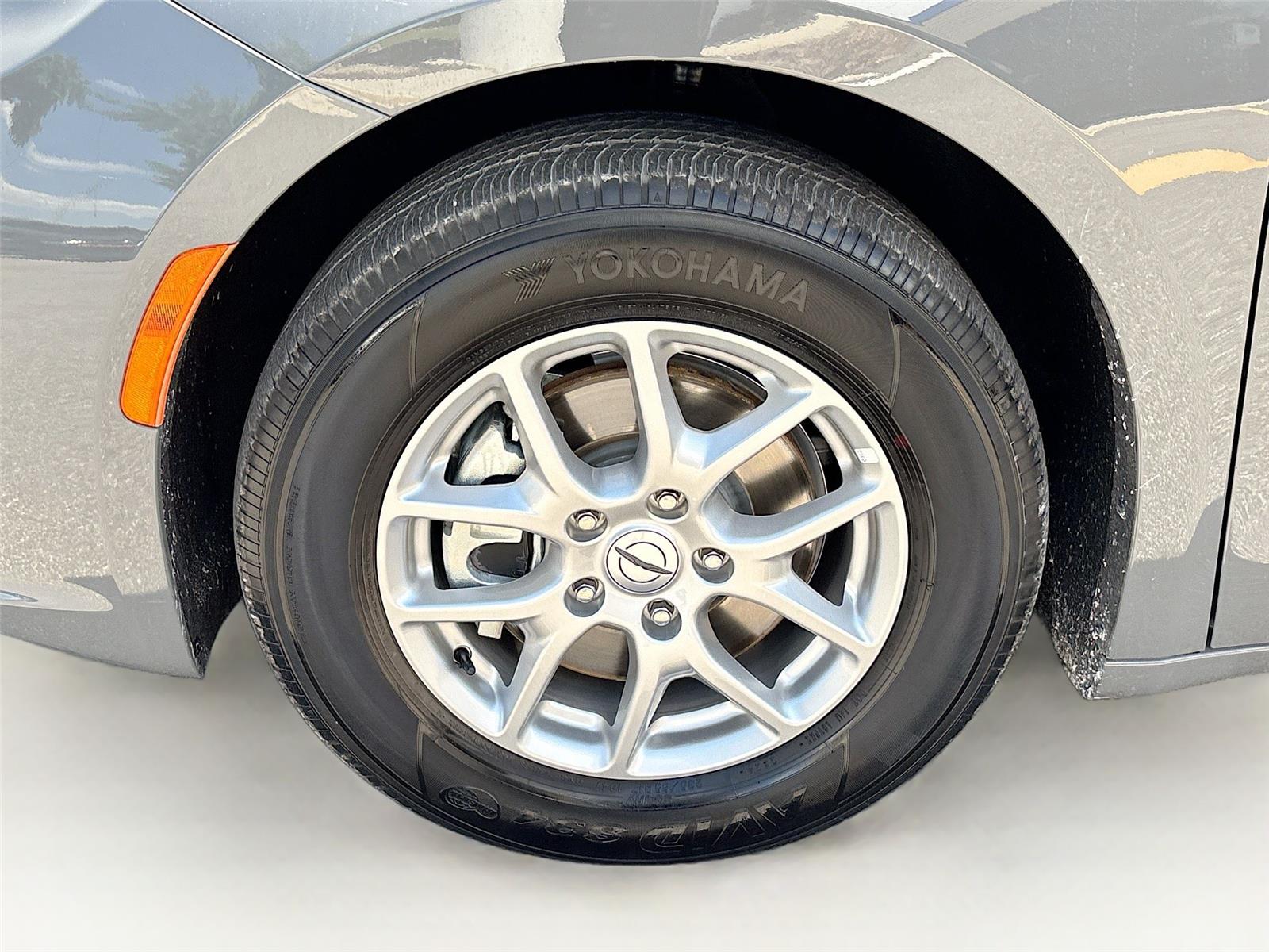 2025 Chrysler Pacifica Select