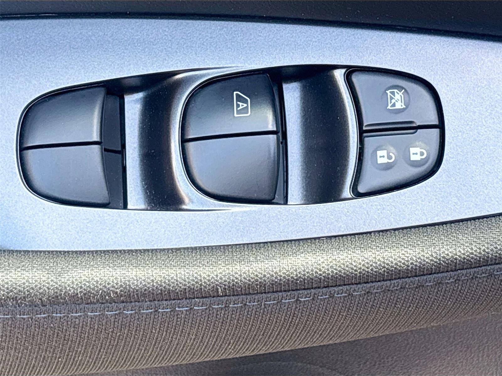 2023 Nissan LEAF S