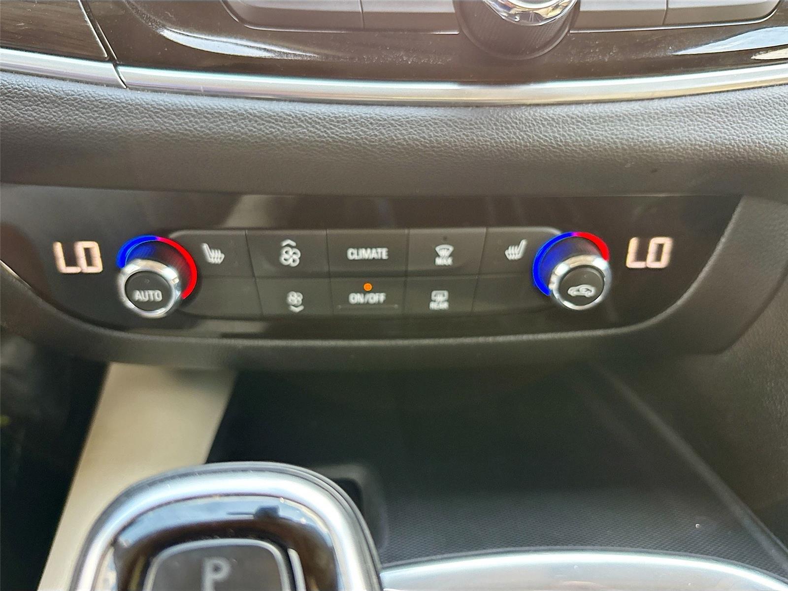2020 Buick Enclave Essence