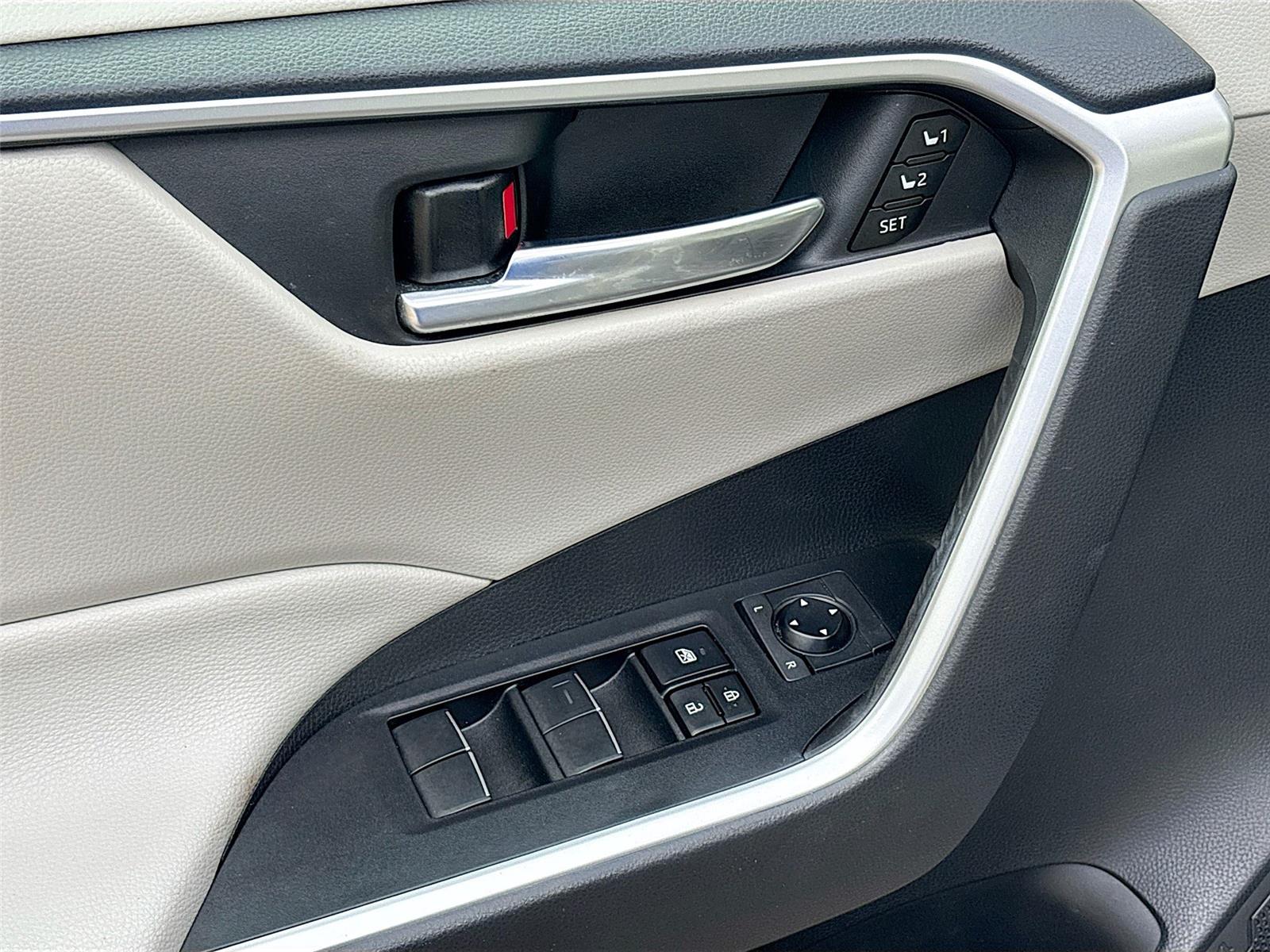 2021 Toyota RAV4 Hybrid XLE Premium