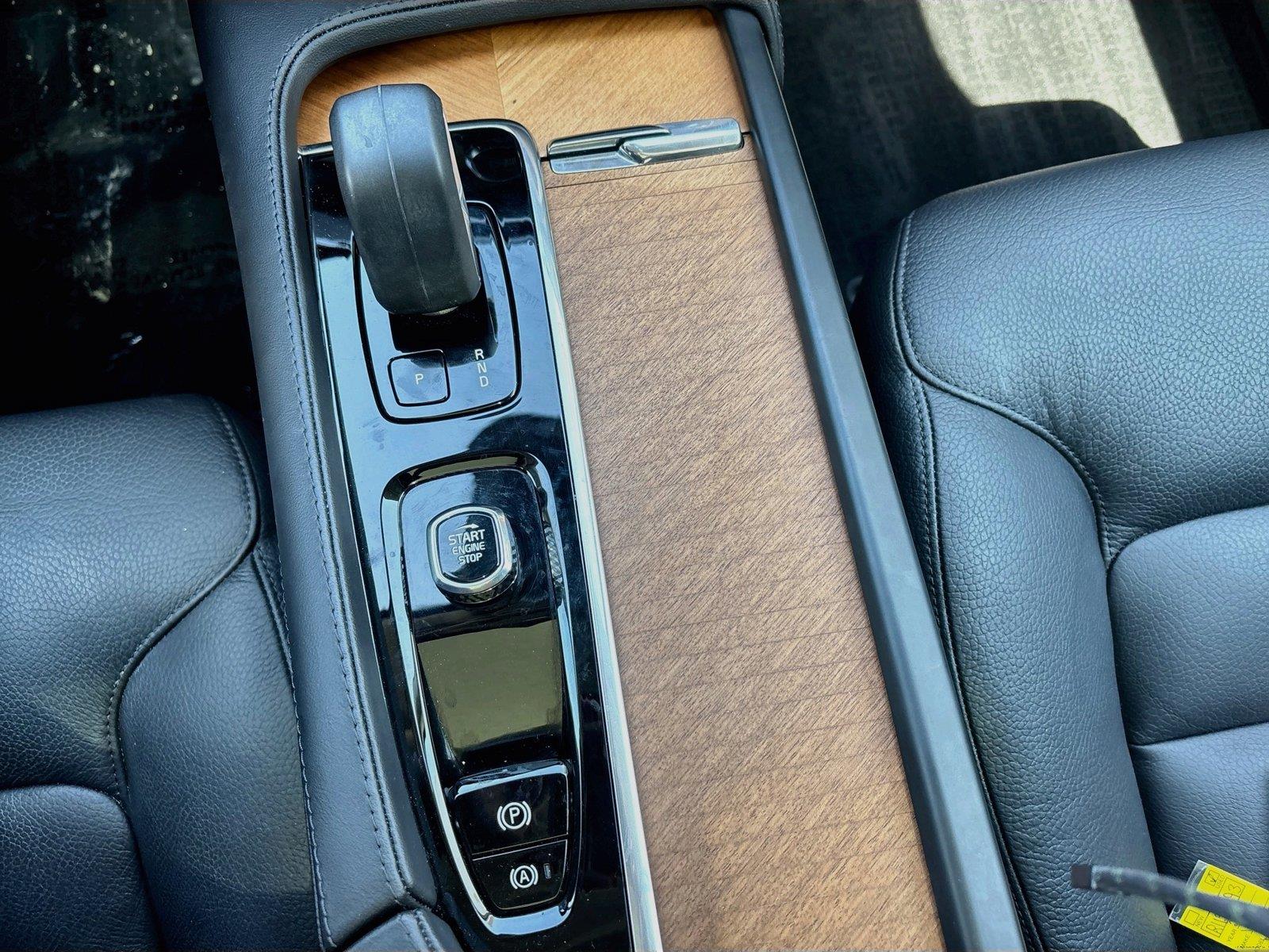 2024 Volvo XC90 Plus Bright Theme