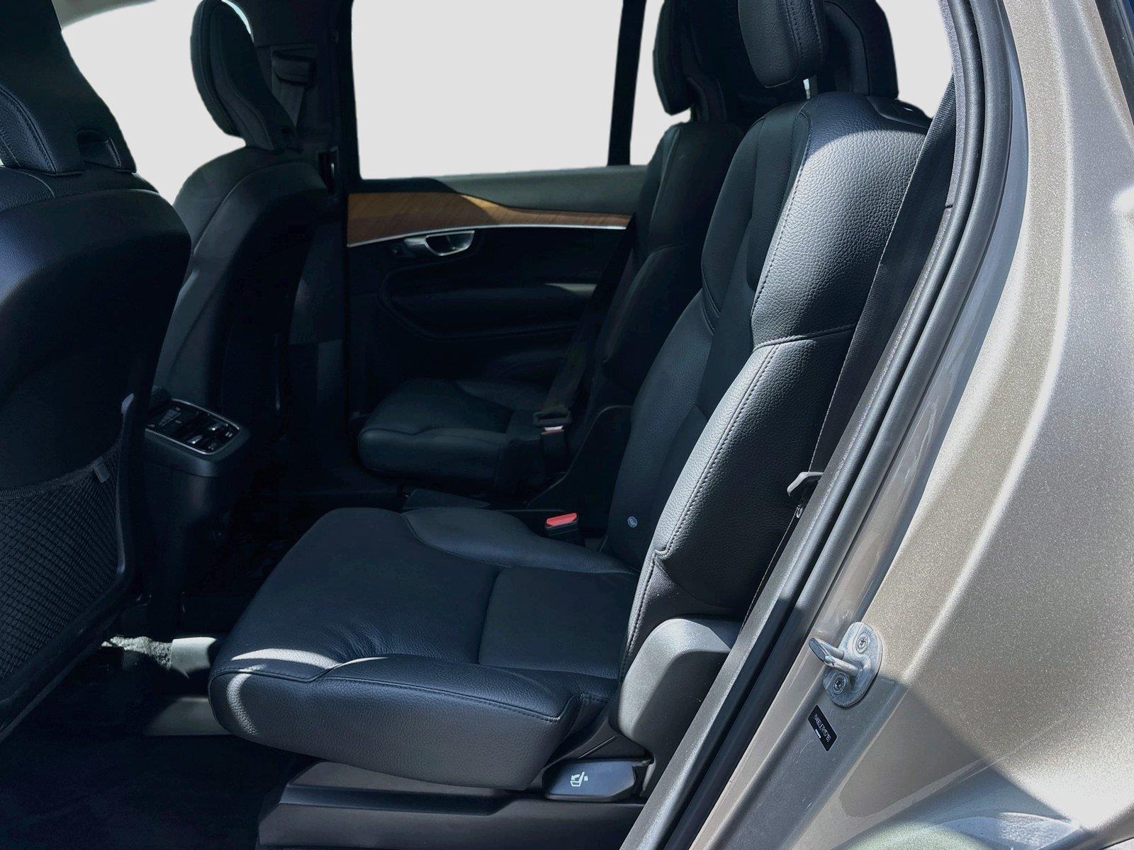2024 Volvo XC90 Plus Bright Theme