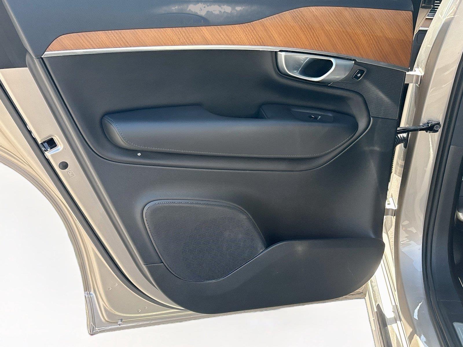 2024 Volvo XC90 Plus Bright Theme